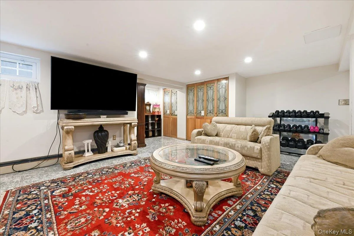288 Brower Avenue, Hempstead, NY, 5 Bedrooms Bedrooms, 11 Rooms Rooms,3 BathroomsBathrooms,Residential,For Rent,Brower,0,1034544 288 Brower Avenue, Hempstead, NY, 5 Bedrooms Bedrooms, 11 Rooms Rooms,3 BathroomsBathrooms,Residential,For Rent,Brower,0,1034544
