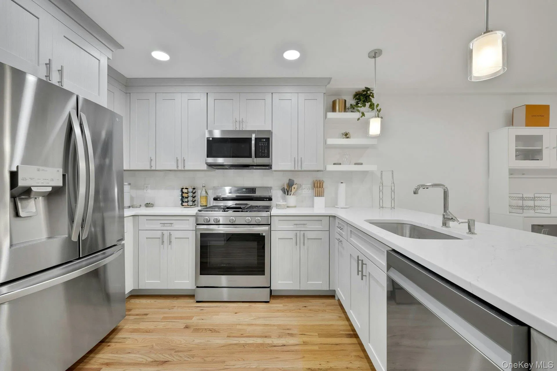 142 Brook Street, Eastchester, NY, 2 Bedrooms Bedrooms, 6 Rooms Rooms,3 BathroomsBathrooms,Residential Lease,For Rent,Brook,0,1034545 142 Brook Street, Eastchester, NY, 2 Bedrooms Bedrooms, 6 Rooms Rooms,3 BathroomsBathrooms,Residential Lease,For Rent,Brook,0,1034545
