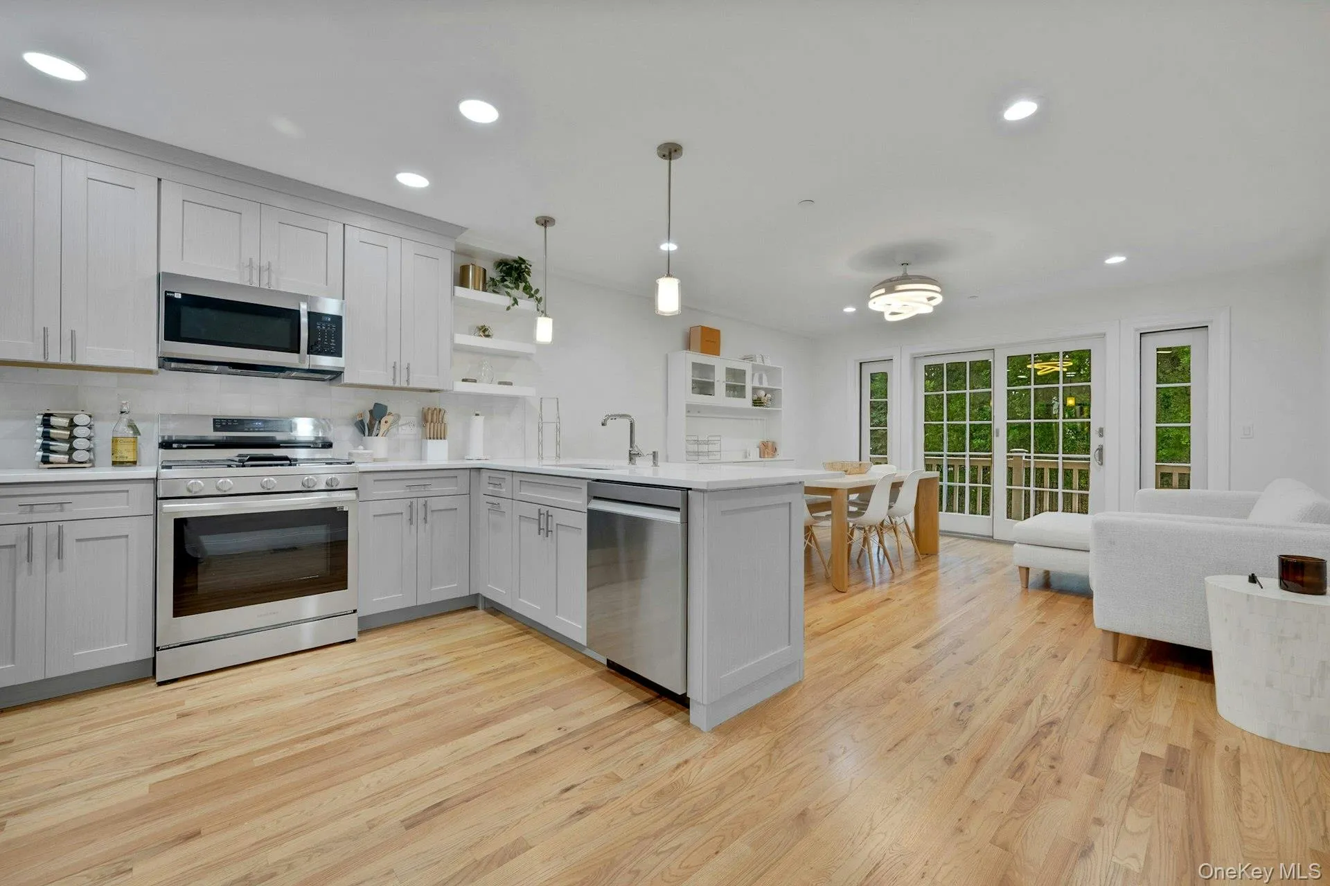 142 Brook Street, Eastchester, NY, 2 Bedrooms Bedrooms, 6 Rooms Rooms,3 BathroomsBathrooms,Residential Lease,For Rent,Brook,0,1034545 142 Brook Street, Eastchester, NY, 2 Bedrooms Bedrooms, 6 Rooms Rooms,3 BathroomsBathrooms,Residential Lease,For Rent,Brook,0,1034545