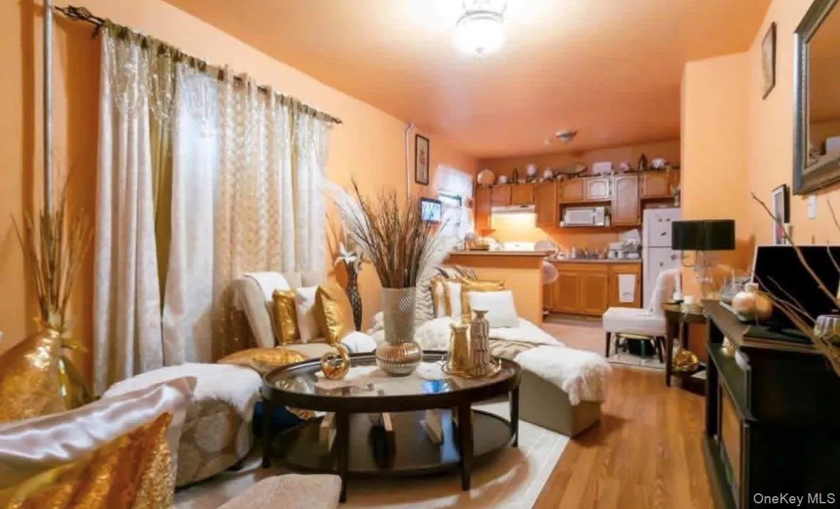 21804 137th Avenue, New York, NY, 3 Bedrooms Bedrooms, 5 Rooms Rooms,1 BathroomBathrooms,Residential Lease,For Rent,137th,0,1034547 21804 137th Avenue, New York, NY, 3 Bedrooms Bedrooms, 5 Rooms Rooms,1 BathroomBathrooms,Residential Lease,For Rent,137th,0,1034547
