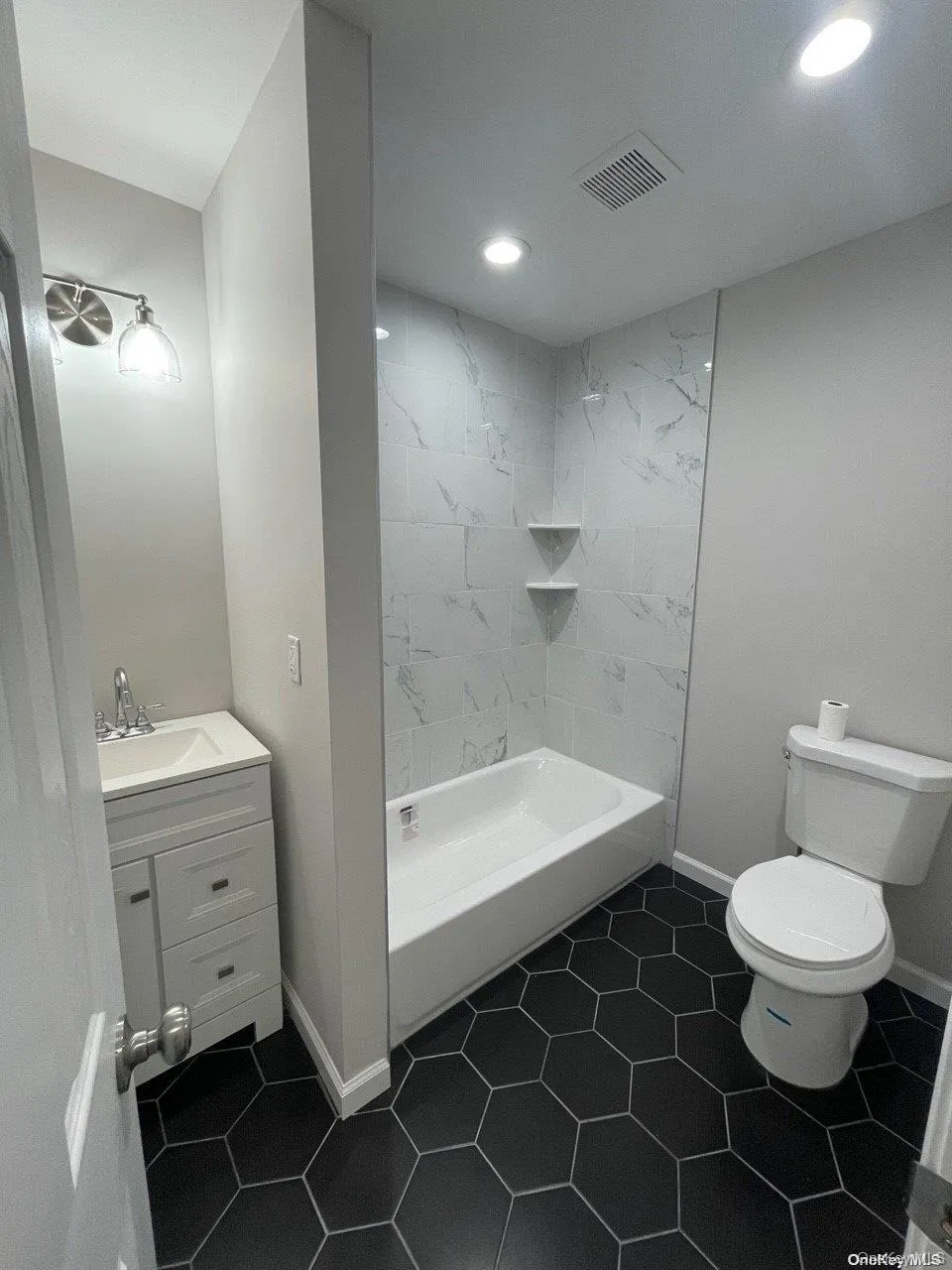 604 High Street, Brookhaven, NY, 3 Bedrooms Bedrooms, 7 Rooms Rooms,3 BathroomsBathrooms,Residential Lease,For Rent,High,0,1034563 604 High Street, Brookhaven, NY, 3 Bedrooms Bedrooms, 7 Rooms Rooms,3 BathroomsBathrooms,Residential Lease,For Rent,High,0,1034563