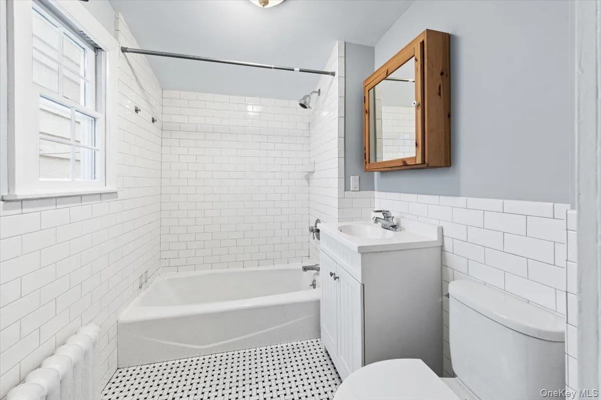 9 Dearman Street, Greenburgh, NY, 1 Bedroom Bedrooms, 5 Rooms Rooms,1 BathroomBathrooms,Residential Lease,For Rent,Dearman,0,1034567 9 Dearman Street, Greenburgh, NY, 1 Bedroom Bedrooms, 5 Rooms Rooms,1 BathroomBathrooms,Residential Lease,For Rent,Dearman,0,1034567
