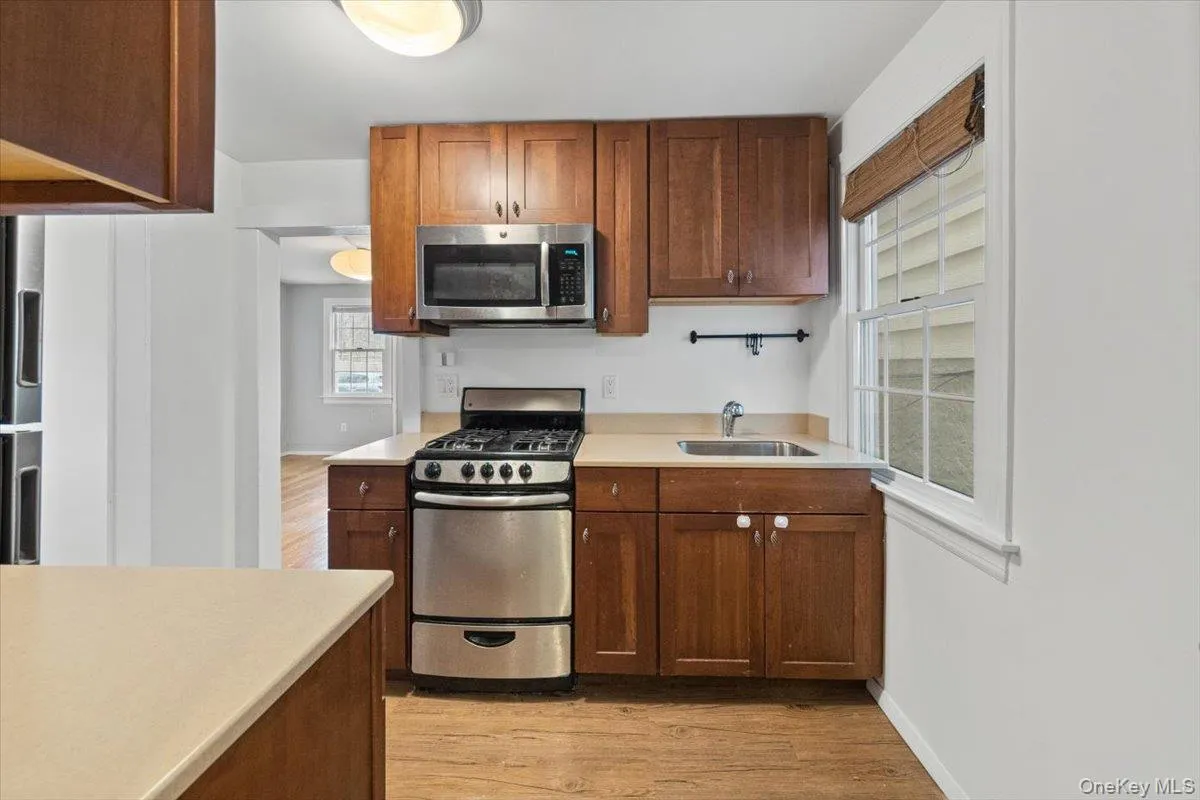 9 Dearman Street, Greenburgh, NY, 1 Bedroom Bedrooms, 5 Rooms Rooms,1 BathroomBathrooms,Residential Lease,For Rent,Dearman,0,1034567 9 Dearman Street, Greenburgh, NY, 1 Bedroom Bedrooms, 5 Rooms Rooms,1 BathroomBathrooms,Residential Lease,For Rent,Dearman,0,1034567