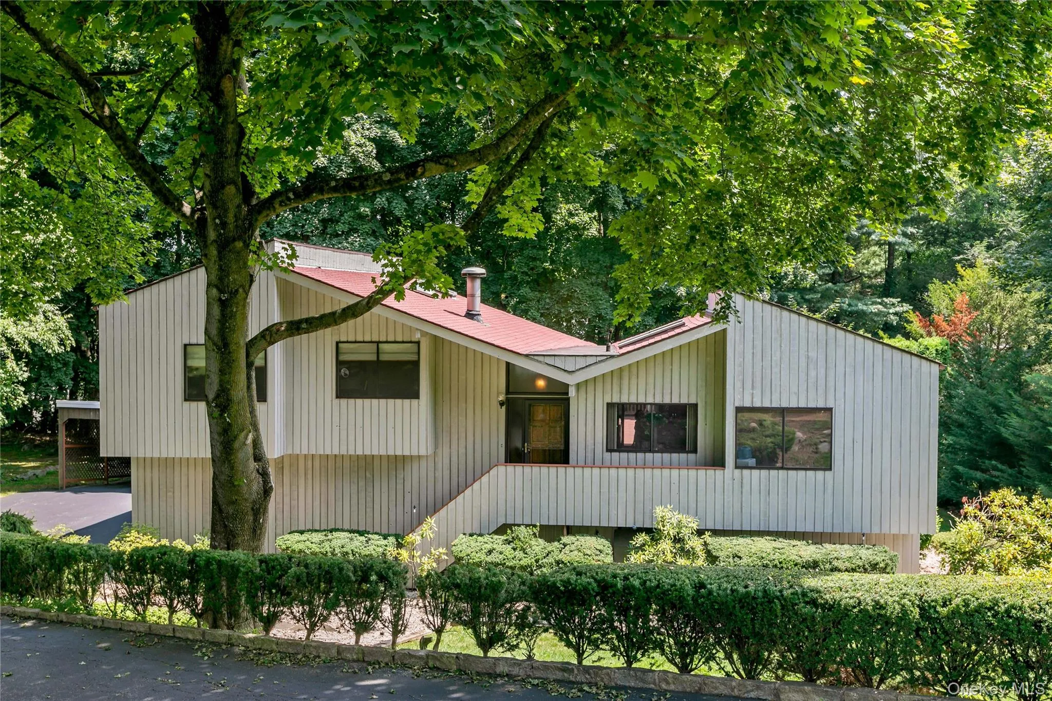 Closer look of magnificent home. Exterior freshly painted. Closer look of magnificent home. Exterior freshly painted.