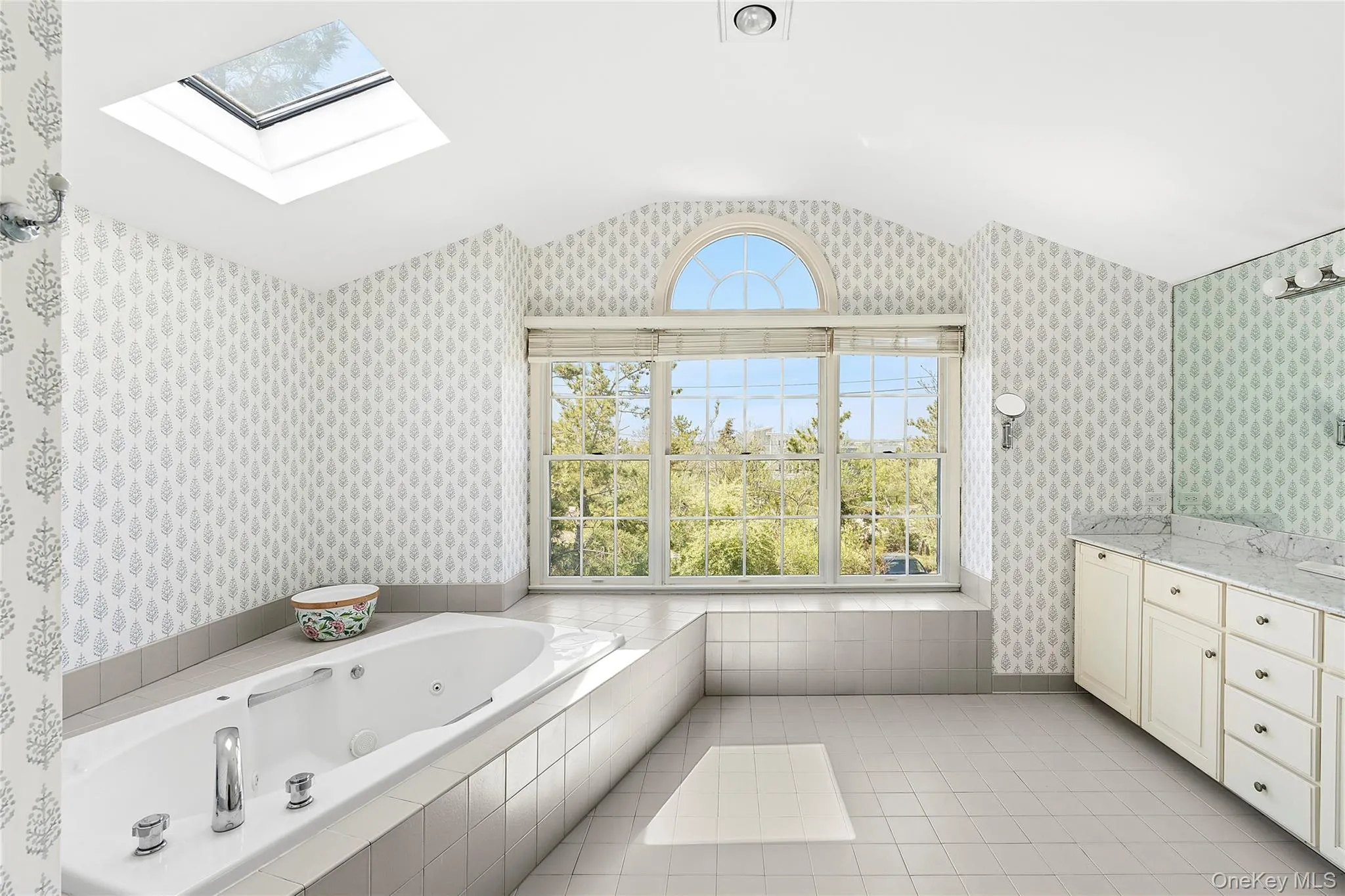 405 Dune Road, Southampton, NY, 5 Bedrooms Bedrooms, 11 Rooms Rooms,4 BathroomsBathrooms,Residential,For Rent,Dune,0,1034573 405 Dune Road, Southampton, NY, 5 Bedrooms Bedrooms, 11 Rooms Rooms,4 BathroomsBathrooms,Residential,For Rent,Dune,0,1034573