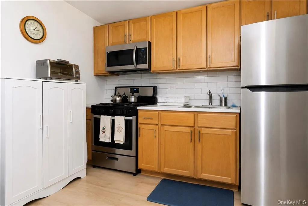 84-39 153rd Avenue, New York, NY, 1 Bedroom Bedrooms, 2 Rooms Rooms,1 BathroomBathrooms,Residential,For Rent,153rd,0,1034579 84-39 153rd Avenue, New York, NY, 1 Bedroom Bedrooms, 2 Rooms Rooms,1 BathroomBathrooms,Residential,For Rent,153rd,0,1034579