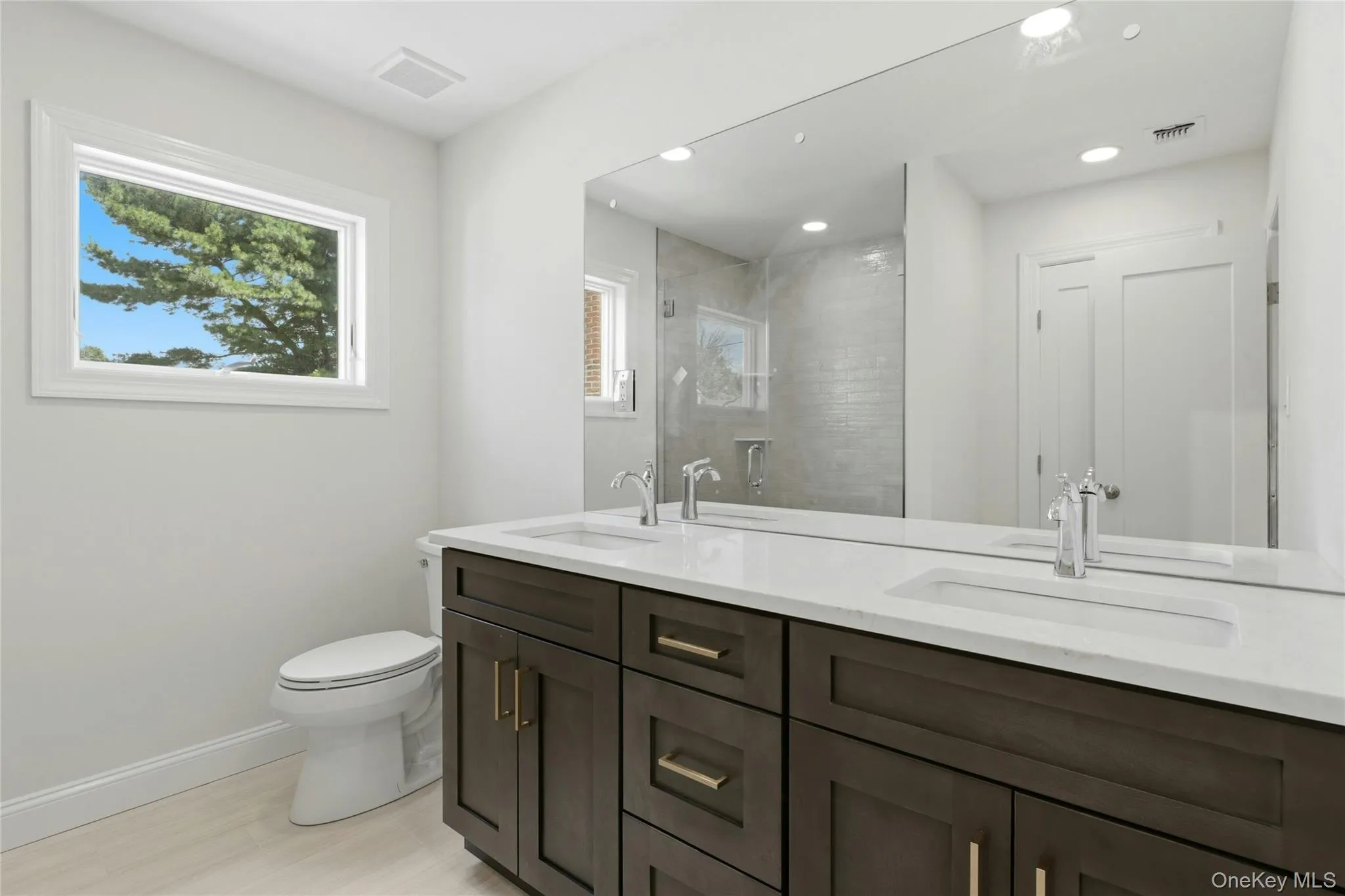 38 Surrey Road, North Hempstead, NY, 5 Bedrooms Bedrooms, 8 Rooms Rooms,3 BathroomsBathrooms,Residential,For Rent,Surrey,0,1034586 38 Surrey Road, North Hempstead, NY, 5 Bedrooms Bedrooms, 8 Rooms Rooms,3 BathroomsBathrooms,Residential,For Rent,Surrey,0,1034586