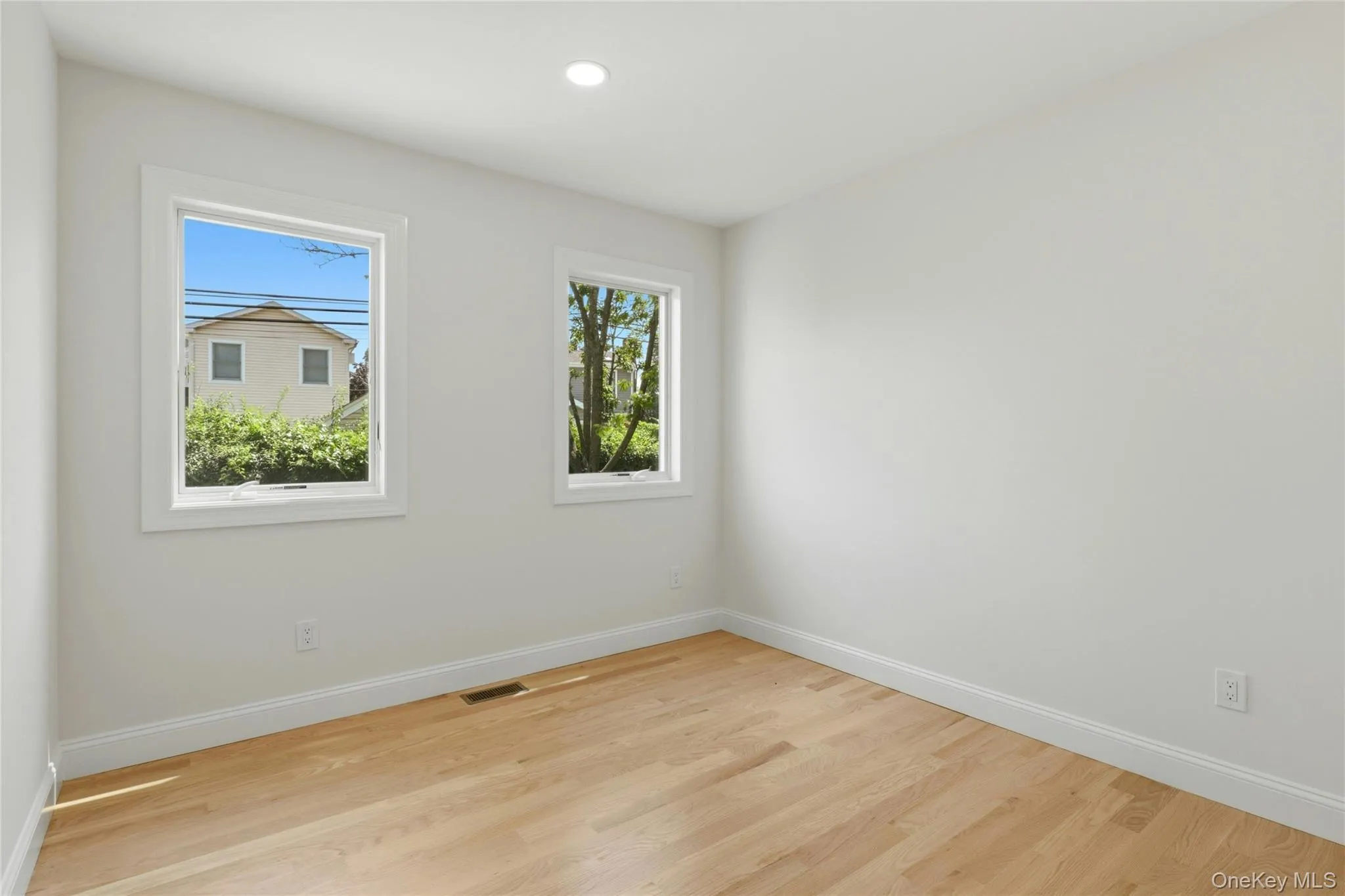38 Surrey Road, North Hempstead, NY, 5 Bedrooms Bedrooms, 8 Rooms Rooms,3 BathroomsBathrooms,Residential,For Rent,Surrey,0,1034586 38 Surrey Road, North Hempstead, NY, 5 Bedrooms Bedrooms, 8 Rooms Rooms,3 BathroomsBathrooms,Residential,For Rent,Surrey,0,1034586