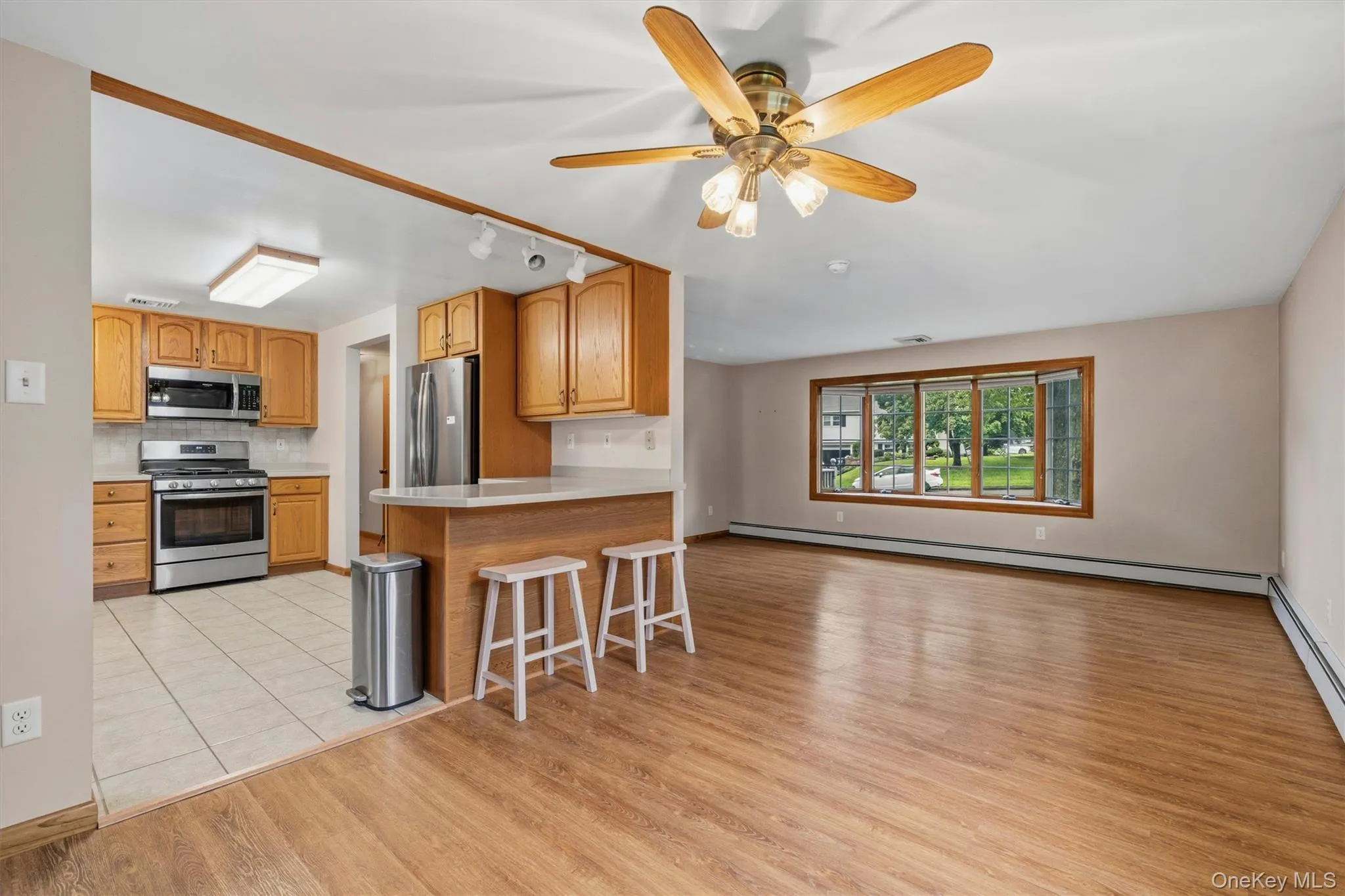 Open Floor Plan - Kitchen is open to the Dining Rm that flows into the Living Rm Open Floor Plan - Kitchen is open to the Dining Rm that flows into the Living Rm