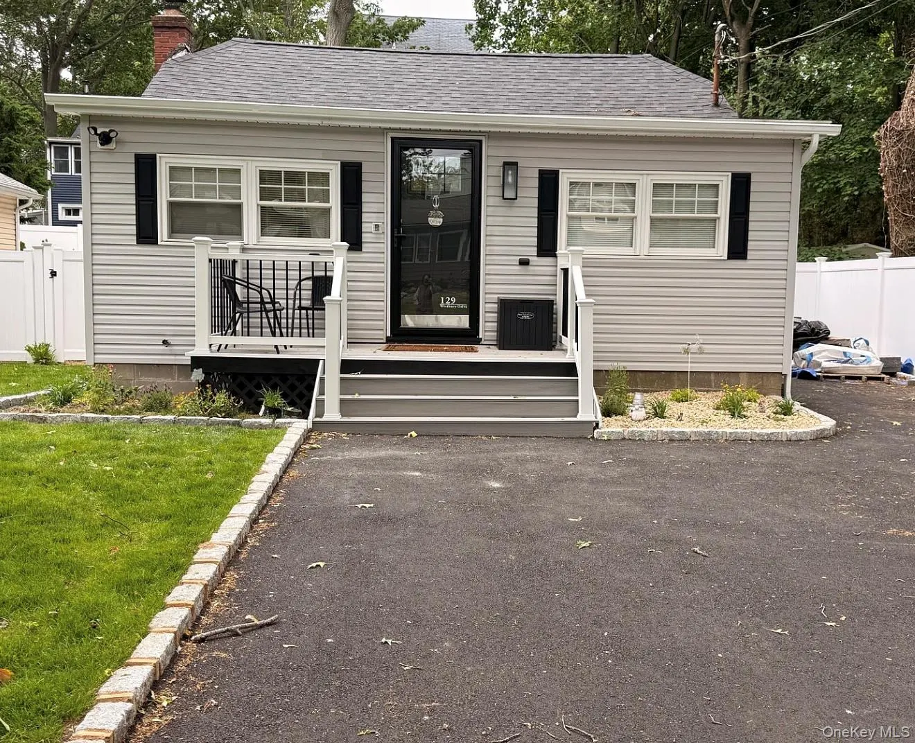 129 Westbury Drive, Brookhaven, NY, 2 Bedrooms Bedrooms, 5 Rooms Rooms,1 BathroomBathrooms,Residential Lease,For Rent,Westbury,0,1034596 129 Westbury Drive, Brookhaven, NY, 2 Bedrooms Bedrooms, 5 Rooms Rooms,1 BathroomBathrooms,Residential Lease,For Rent,Westbury,0,1034596