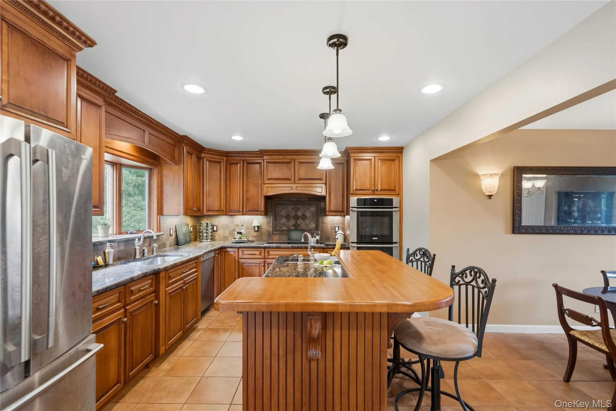 Kitchen with Breakfast Bar Kitchen with Breakfast Bar