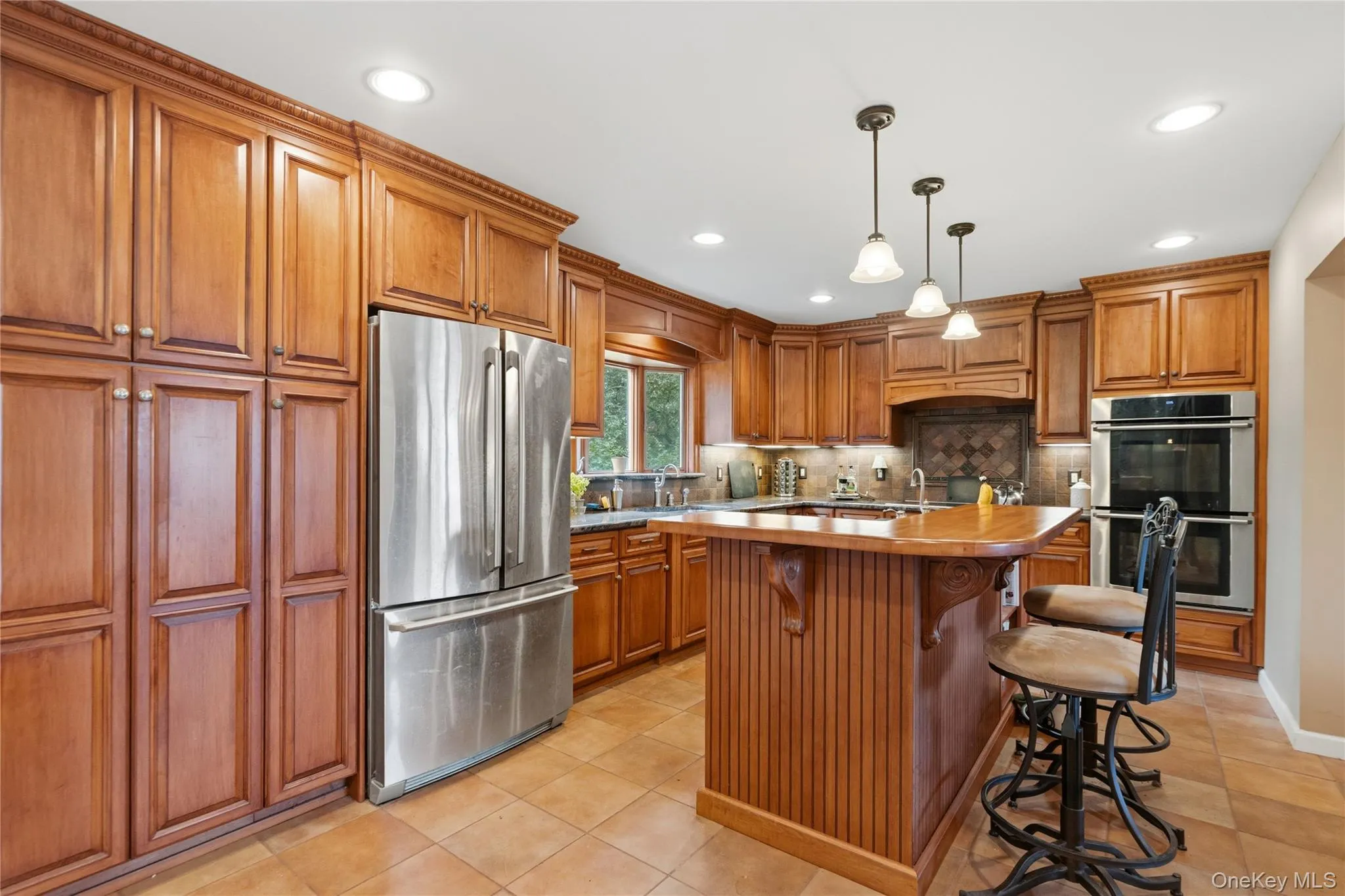 Kitchen with Maple Cabinets Kitchen with Maple Cabinets