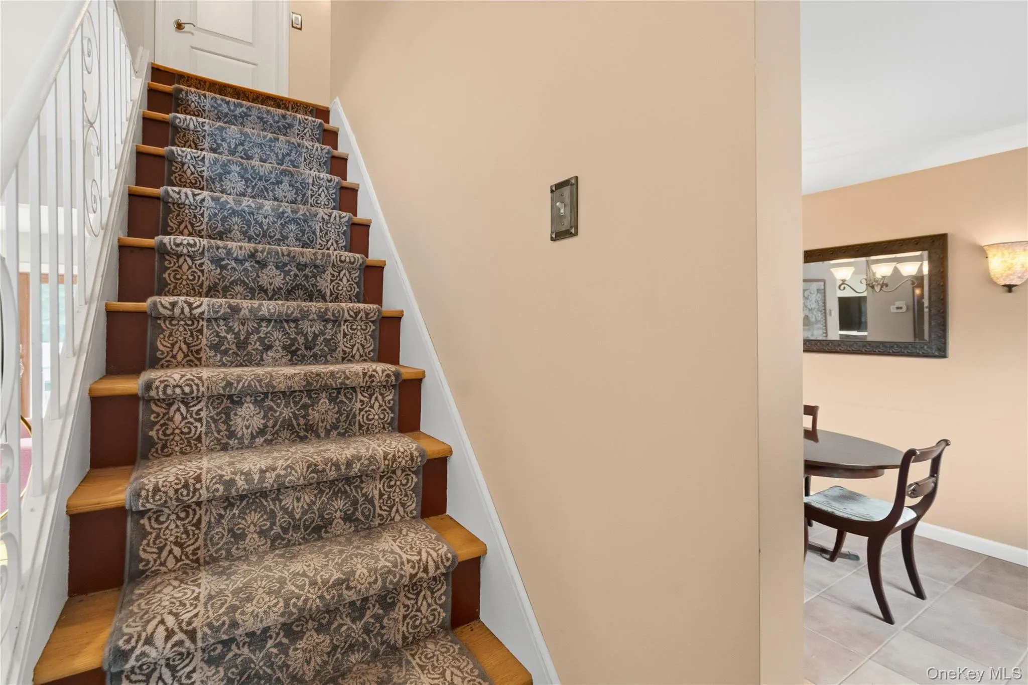 Stairs with 100% Wool Carpet Runner to 2nd Floor Stairs with 100% Wool Carpet Runner to 2nd Floor