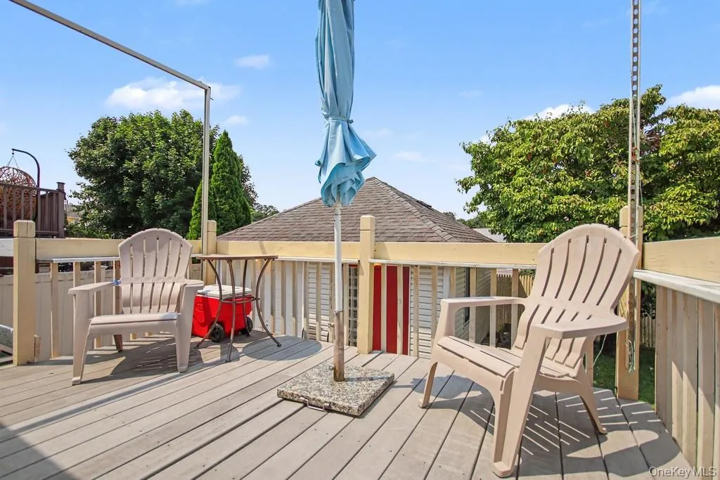 Spacious deck Spacious deck