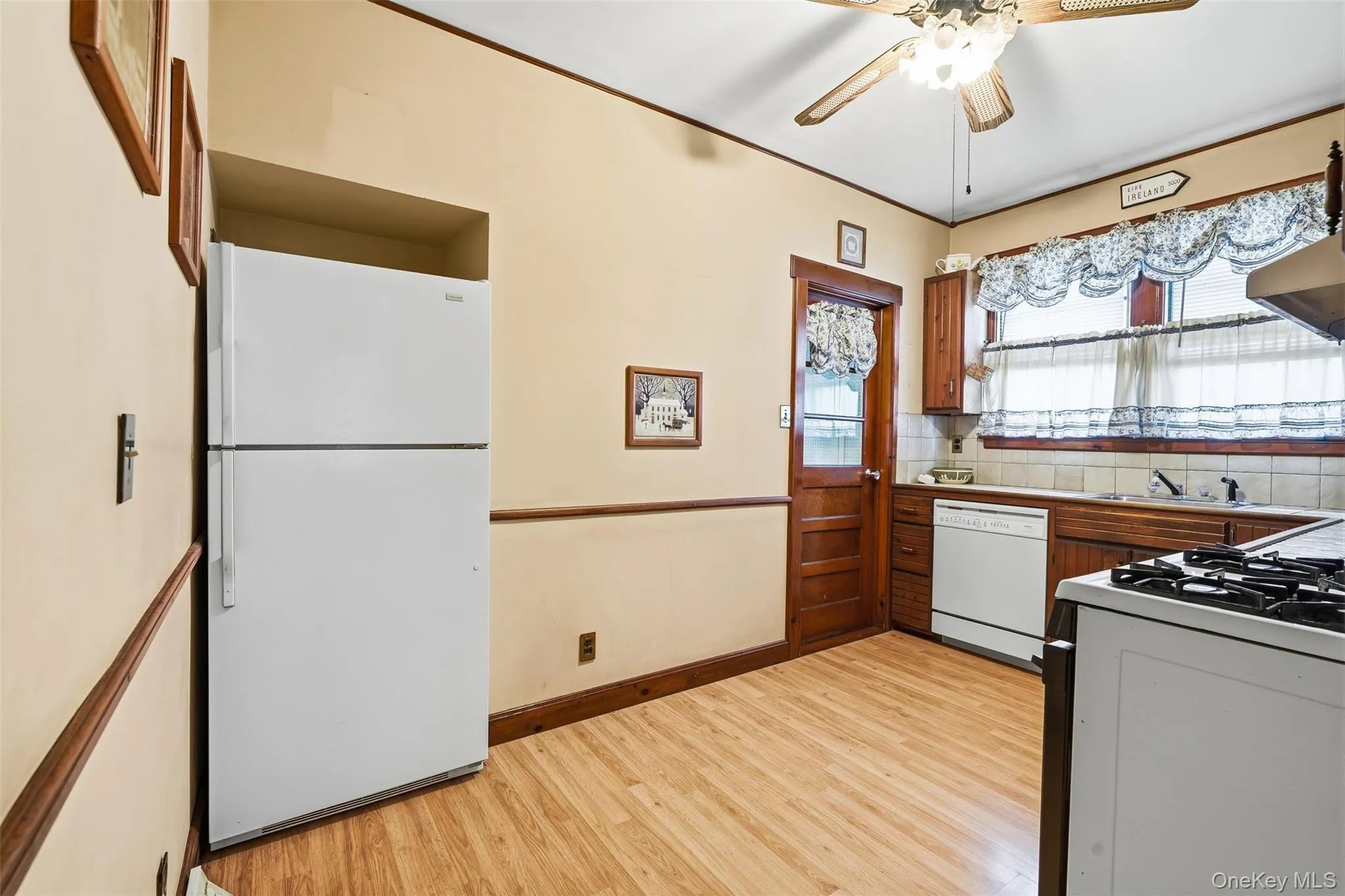 215 Demorest Avenue, New York, NY, 4 Bedrooms Bedrooms, 9 Rooms Rooms,2 BathroomsBathrooms,Residential,For Rent,Demorest,0,1034610 215 Demorest Avenue, New York, NY, 4 Bedrooms Bedrooms, 9 Rooms Rooms,2 BathroomsBathrooms,Residential,For Rent,Demorest,0,1034610