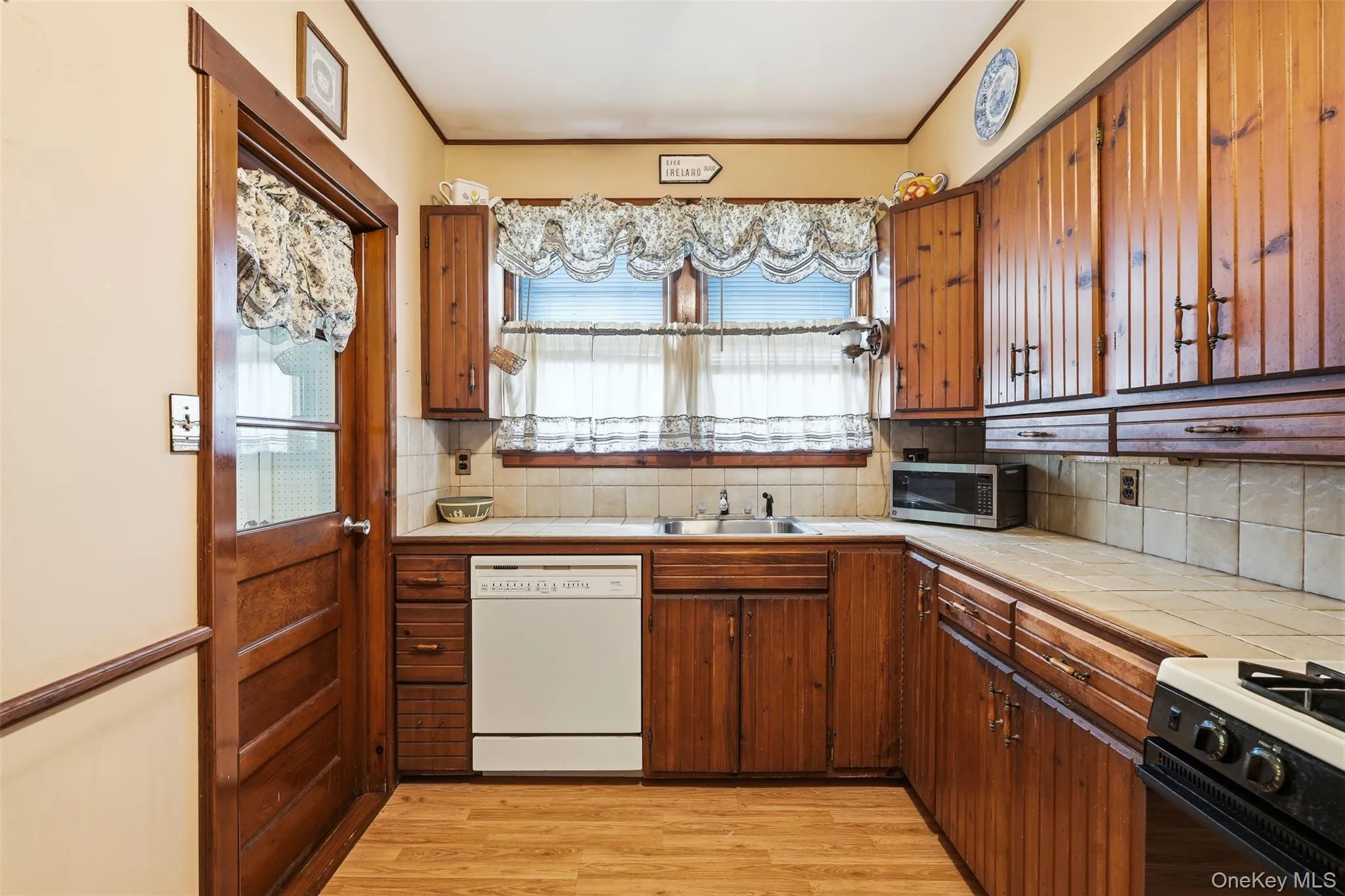 215 Demorest Avenue, New York, NY, 4 Bedrooms Bedrooms, 9 Rooms Rooms,2 BathroomsBathrooms,Residential,For Rent,Demorest,0,1034610 215 Demorest Avenue, New York, NY, 4 Bedrooms Bedrooms, 9 Rooms Rooms,2 BathroomsBathrooms,Residential,For Rent,Demorest,0,1034610
