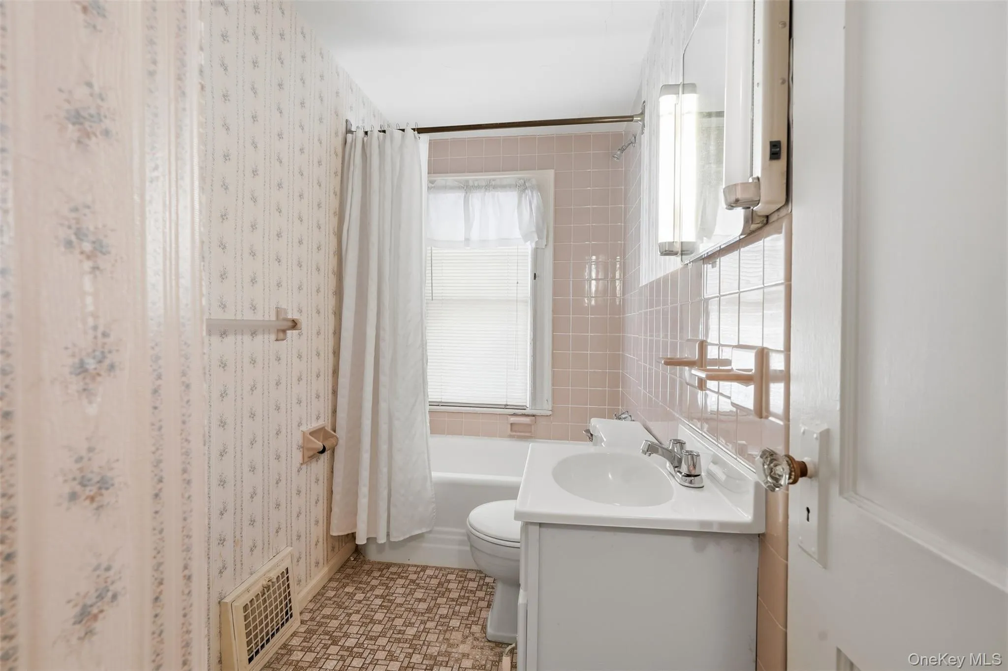 215 Demorest Avenue, New York, NY, 4 Bedrooms Bedrooms, 9 Rooms Rooms,2 BathroomsBathrooms,Residential,For Rent,Demorest,0,1034610 215 Demorest Avenue, New York, NY, 4 Bedrooms Bedrooms, 9 Rooms Rooms,2 BathroomsBathrooms,Residential,For Rent,Demorest,0,1034610