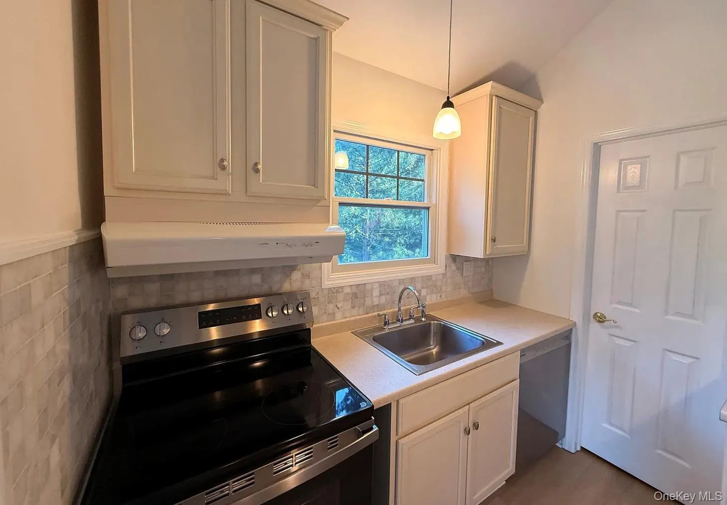 22 William Penn Drive, Brookhaven, NY, 1 Bedroom Bedrooms, 3 Rooms Rooms,1 BathroomBathrooms,Residential Lease,For Rent,William Penn,0,1034611 22 William Penn Drive, Brookhaven, NY, 1 Bedroom Bedrooms, 3 Rooms Rooms,1 BathroomBathrooms,Residential Lease,For Rent,William Penn,0,1034611