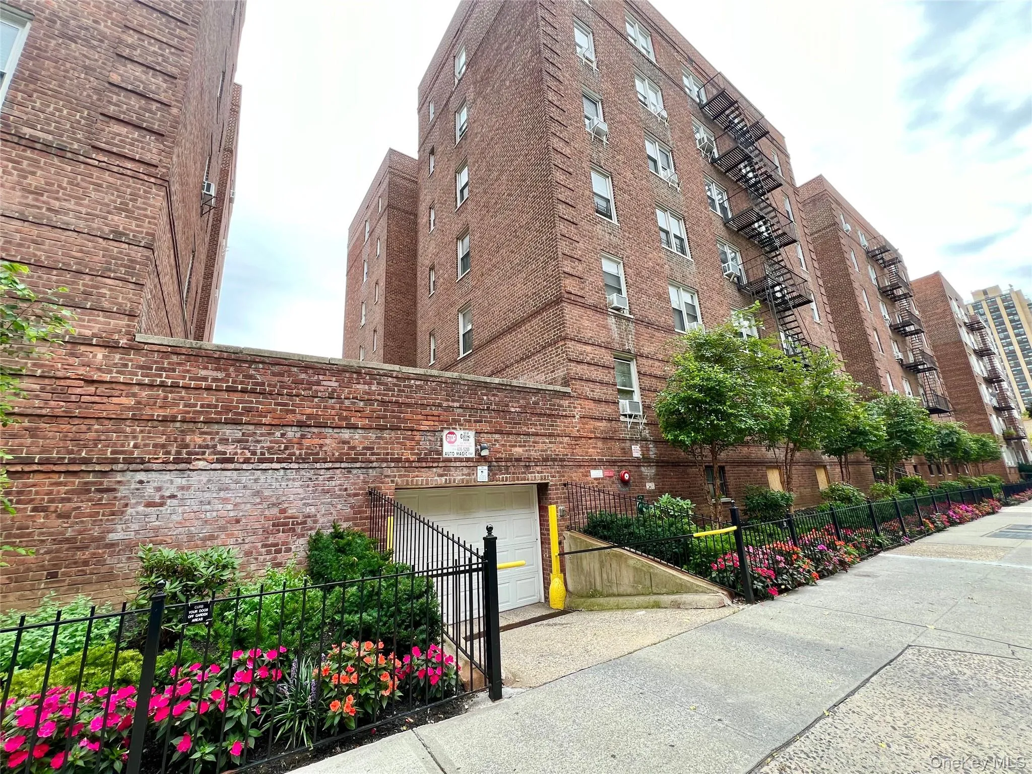2080 Barnes Avenue, New York, NY, 2 Bedrooms Bedrooms, 5 Rooms Rooms,1 BathroomBathrooms,Residential,For Rent,Barnes,0,1034613 2080 Barnes Avenue, New York, NY, 2 Bedrooms Bedrooms, 5 Rooms Rooms,1 BathroomBathrooms,Residential,For Rent,Barnes,0,1034613