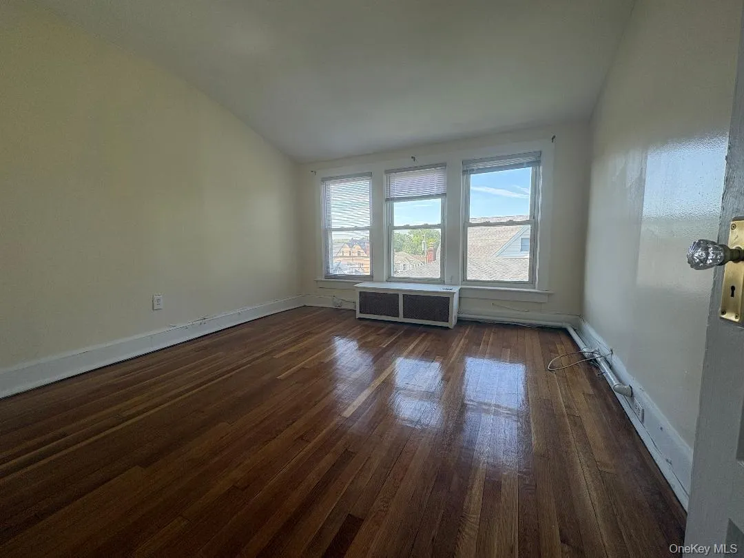 111 Hart Avenue, Yonkers, NY, 1 Bedroom Bedrooms, 3 Rooms Rooms,1 BathroomBathrooms,Residential Lease,For Rent,Hart,0,1034622 111 Hart Avenue, Yonkers, NY, 1 Bedroom Bedrooms, 3 Rooms Rooms,1 BathroomBathrooms,Residential Lease,For Rent,Hart,0,1034622