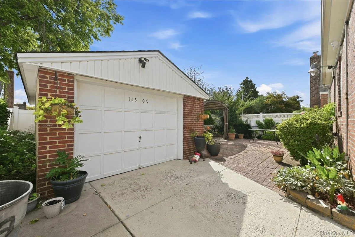 115-09 Parkway Drive, Hempstead, NY, 3 Bedrooms Bedrooms, 7 Rooms Rooms,2 BathroomsBathrooms,Residential,For Rent,Parkway,0,1034623 115-09 Parkway Drive, Hempstead, NY, 3 Bedrooms Bedrooms, 7 Rooms Rooms,2 BathroomsBathrooms,Residential,For Rent,Parkway,0,1034623