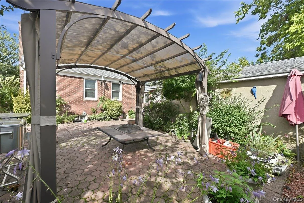 115-09 Parkway Drive, Hempstead, NY, 3 Bedrooms Bedrooms, 7 Rooms Rooms,2 BathroomsBathrooms,Residential,For Rent,Parkway,0,1034623 115-09 Parkway Drive, Hempstead, NY, 3 Bedrooms Bedrooms, 7 Rooms Rooms,2 BathroomsBathrooms,Residential,For Rent,Parkway,0,1034623