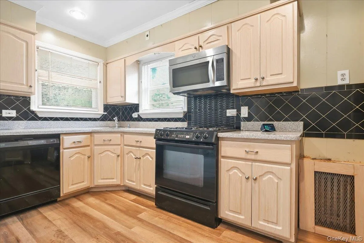 115-09 Parkway Drive, Hempstead, NY, 3 Bedrooms Bedrooms, 7 Rooms Rooms,2 BathroomsBathrooms,Residential,For Rent,Parkway,0,1034623 115-09 Parkway Drive, Hempstead, NY, 3 Bedrooms Bedrooms, 7 Rooms Rooms,2 BathroomsBathrooms,Residential,For Rent,Parkway,0,1034623