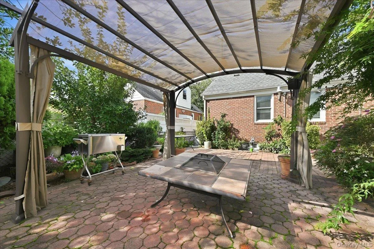 115-09 Parkway Drive, Hempstead, NY, 3 Bedrooms Bedrooms, 7 Rooms Rooms,2 BathroomsBathrooms,Residential,For Rent,Parkway,0,1034623 115-09 Parkway Drive, Hempstead, NY, 3 Bedrooms Bedrooms, 7 Rooms Rooms,2 BathroomsBathrooms,Residential,For Rent,Parkway,0,1034623