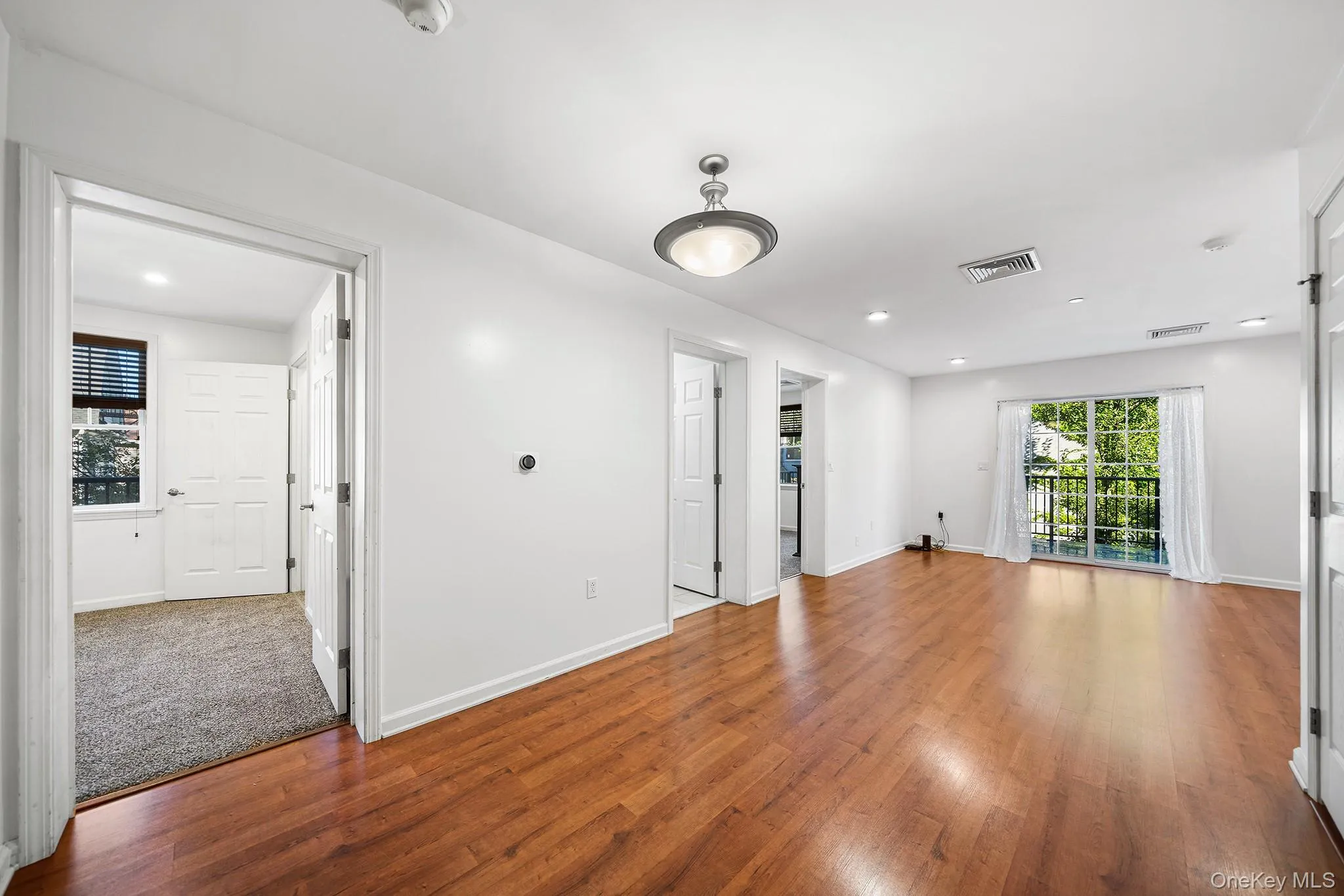 5 Minerva Place, White Plains, NY, 2 Bedrooms Bedrooms, 4 Rooms Rooms,1 BathroomBathrooms,Residential,For Rent,Minerva,0,1034626 5 Minerva Place, White Plains, NY, 2 Bedrooms Bedrooms, 4 Rooms Rooms,1 BathroomBathrooms,Residential,For Rent,Minerva,0,1034626