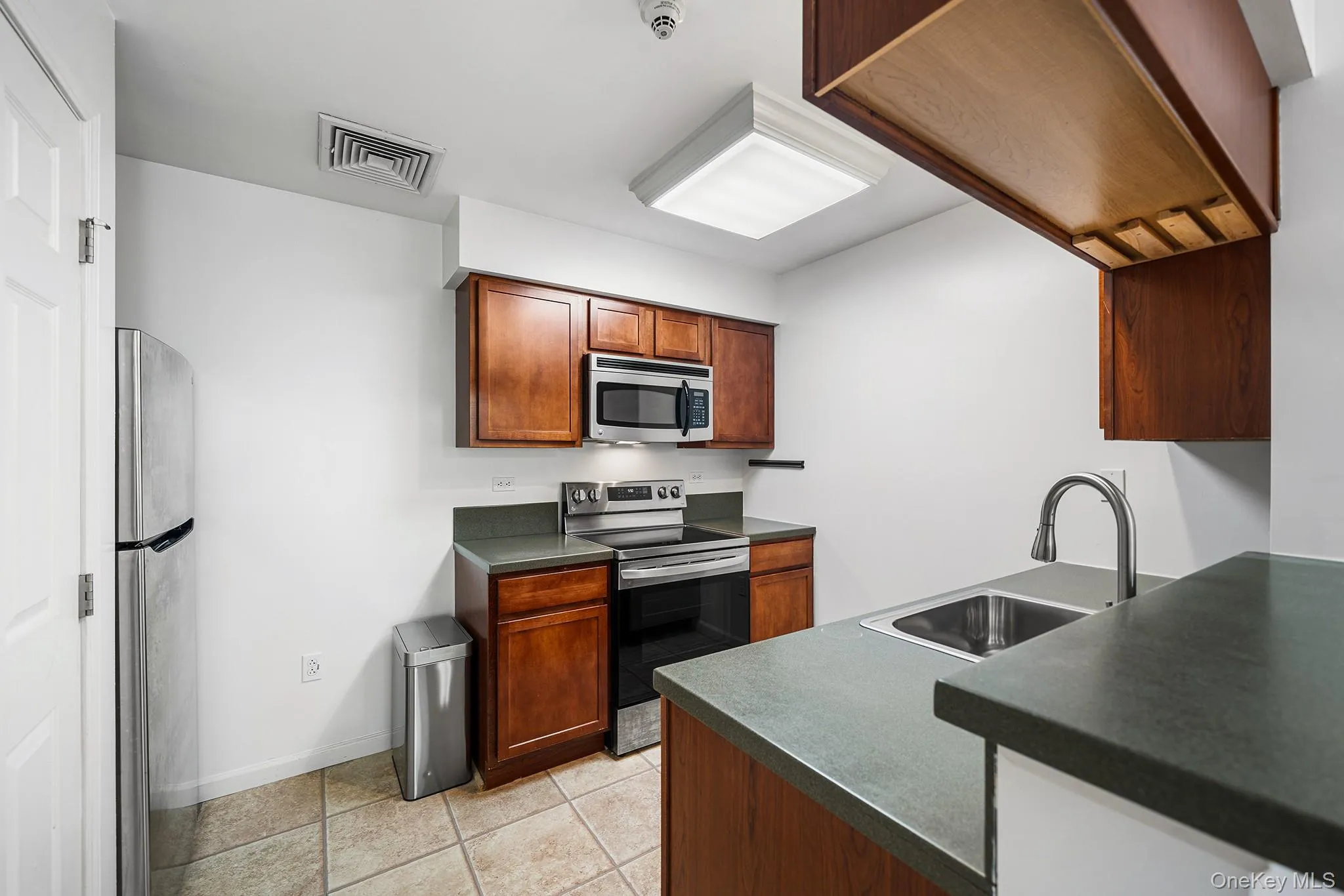 5 Minerva Place, White Plains, NY, 2 Bedrooms Bedrooms, 4 Rooms Rooms,1 BathroomBathrooms,Residential,For Rent,Minerva,0,1034626 5 Minerva Place, White Plains, NY, 2 Bedrooms Bedrooms, 4 Rooms Rooms,1 BathroomBathrooms,Residential,For Rent,Minerva,0,1034626