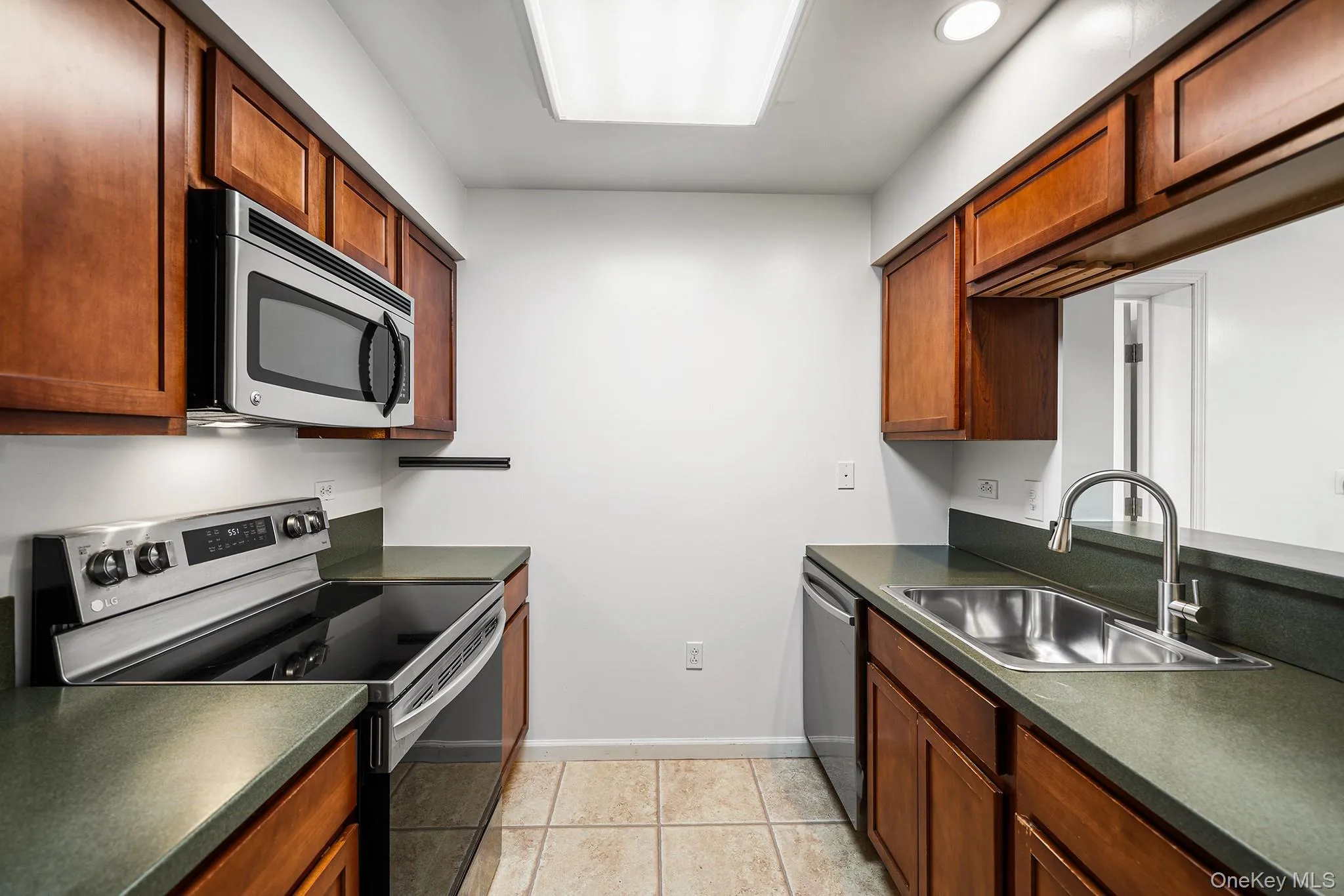 5 Minerva Place, White Plains, NY, 2 Bedrooms Bedrooms, 4 Rooms Rooms,1 BathroomBathrooms,Residential,For Rent,Minerva,0,1034626 5 Minerva Place, White Plains, NY, 2 Bedrooms Bedrooms, 4 Rooms Rooms,1 BathroomBathrooms,Residential,For Rent,Minerva,0,1034626