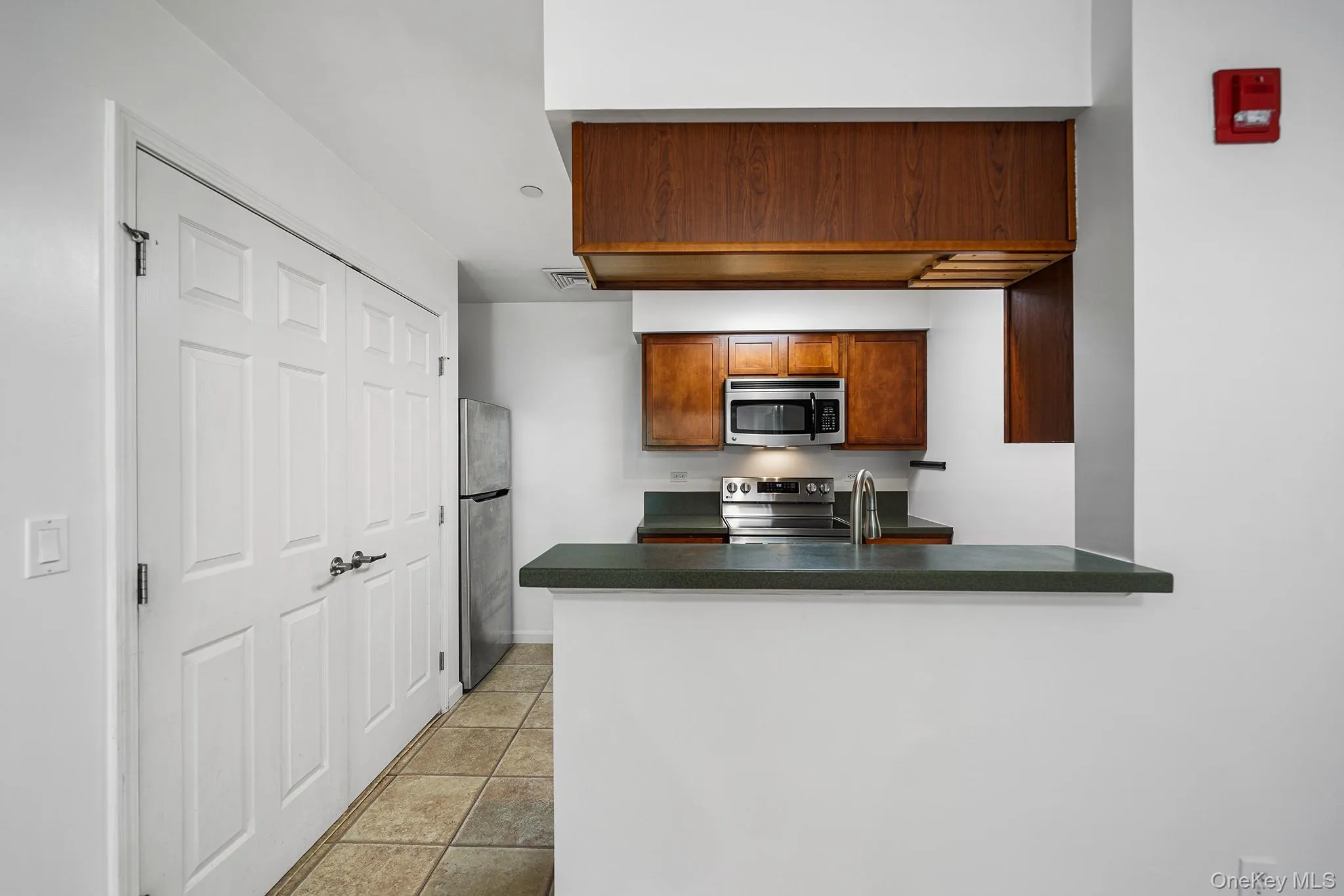 5 Minerva Place, White Plains, NY, 2 Bedrooms Bedrooms, 4 Rooms Rooms,1 BathroomBathrooms,Residential,For Rent,Minerva,0,1034626 5 Minerva Place, White Plains, NY, 2 Bedrooms Bedrooms, 4 Rooms Rooms,1 BathroomBathrooms,Residential,For Rent,Minerva,0,1034626