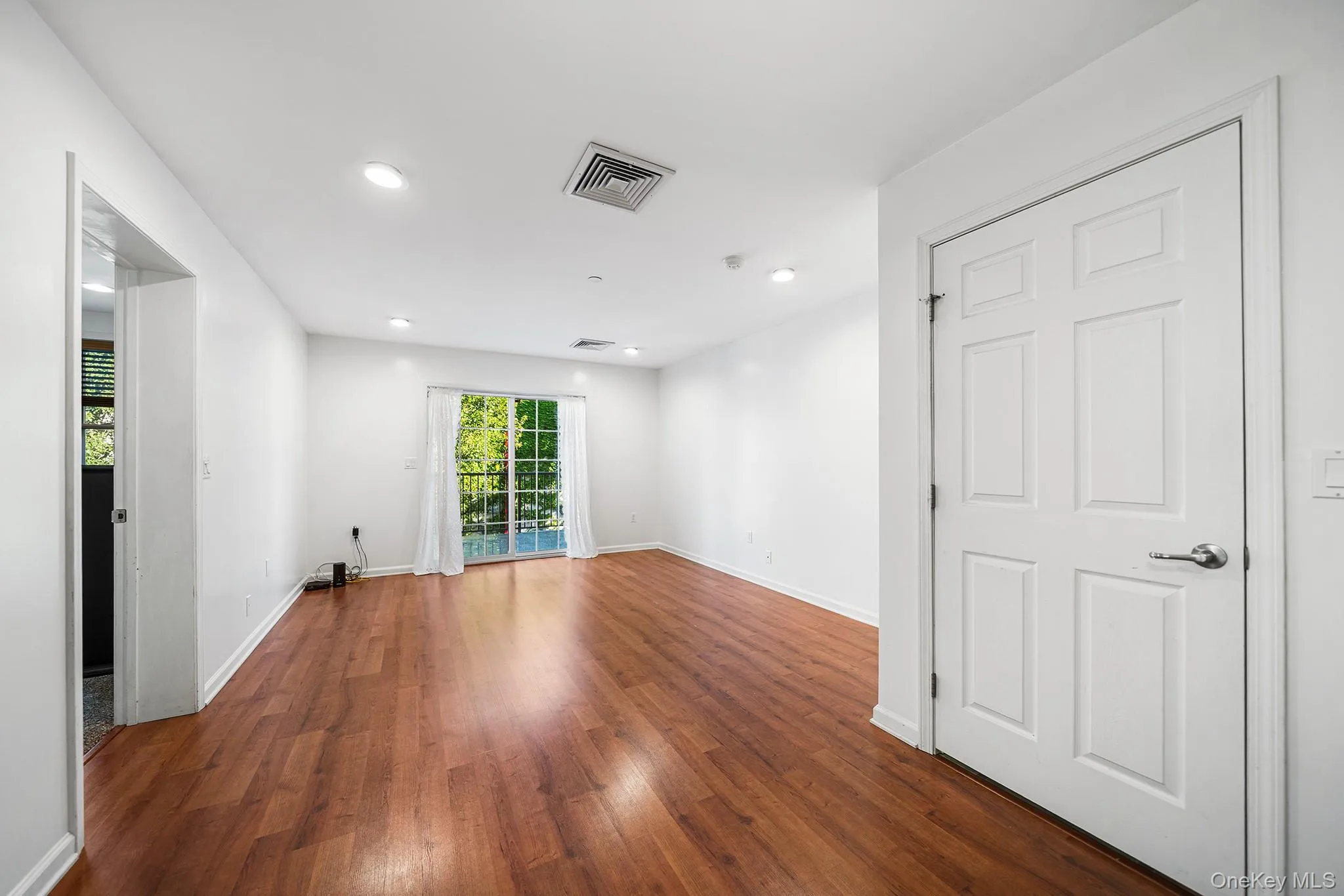 5 Minerva Place, White Plains, NY, 2 Bedrooms Bedrooms, 4 Rooms Rooms,1 BathroomBathrooms,Residential,For Rent,Minerva,0,1034626 5 Minerva Place, White Plains, NY, 2 Bedrooms Bedrooms, 4 Rooms Rooms,1 BathroomBathrooms,Residential,For Rent,Minerva,0,1034626