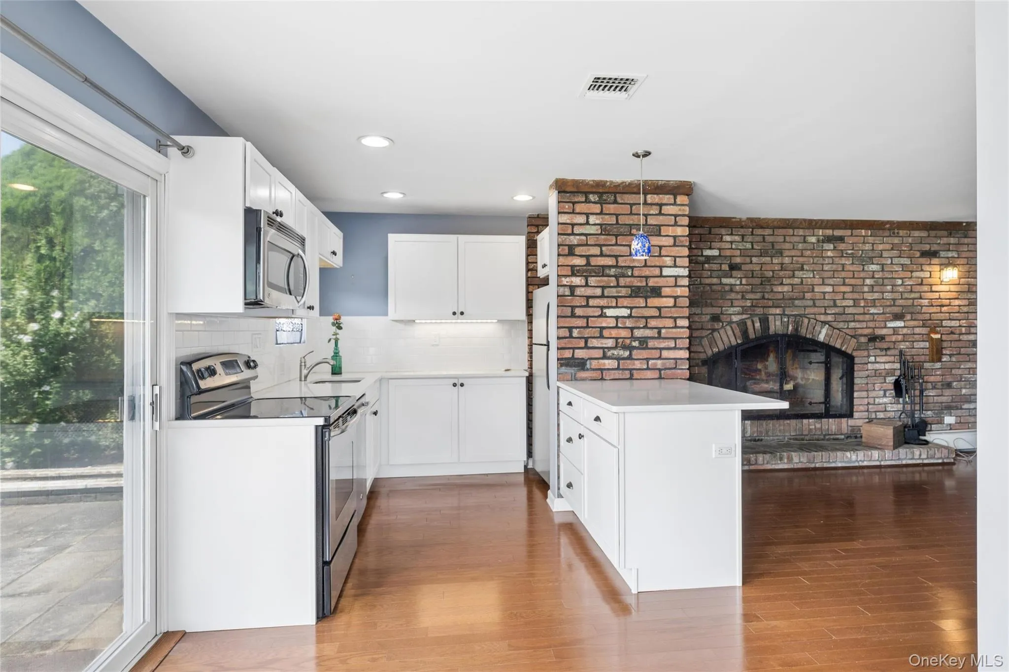 279 Shore Drive, Oyster Bay, NY, 4 Bedrooms Bedrooms, 9 Rooms Rooms,3 BathroomsBathrooms,Residential,For Rent,Shore,0,1034630 279 Shore Drive, Oyster Bay, NY, 4 Bedrooms Bedrooms, 9 Rooms Rooms,3 BathroomsBathrooms,Residential,For Rent,Shore,0,1034630