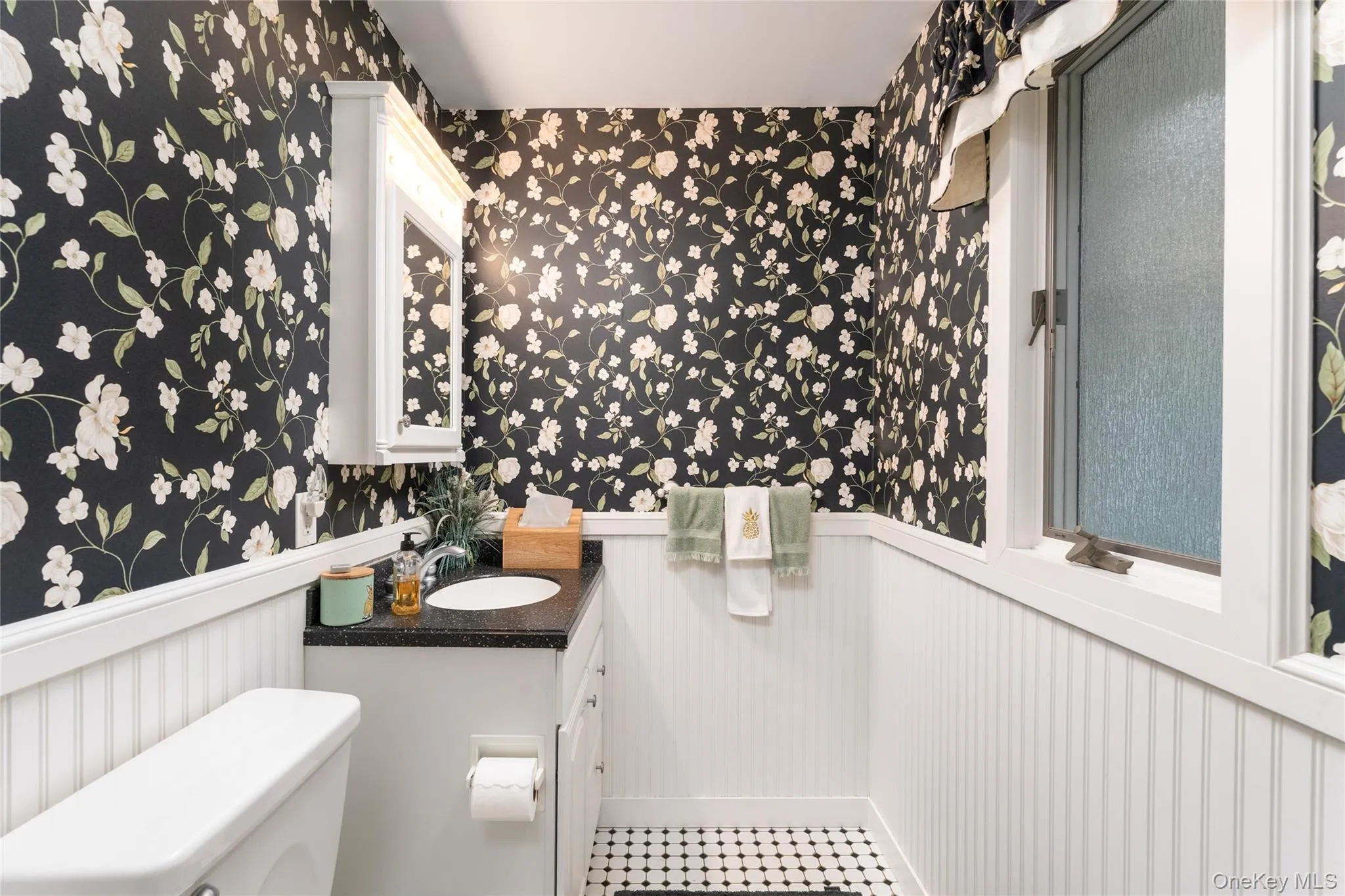 21 Bay Avenue, Southampton, NY, 4 Bedrooms Bedrooms, 8 Rooms Rooms,3 BathroomsBathrooms,Residential,For Rent,Bay,0,1034640 21 Bay Avenue, Southampton, NY, 4 Bedrooms Bedrooms, 8 Rooms Rooms,3 BathroomsBathrooms,Residential,For Rent,Bay,0,1034640