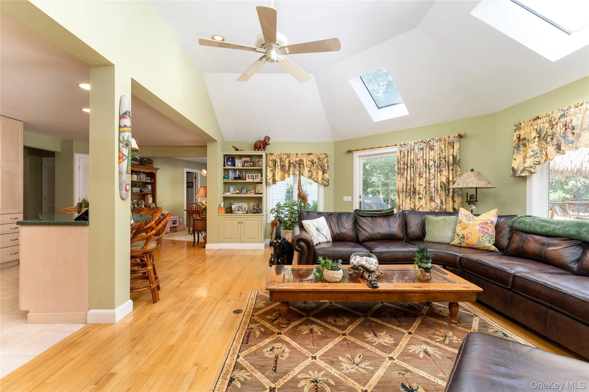 21 Bay Avenue, Southampton, NY, 4 Bedrooms Bedrooms, 8 Rooms Rooms,3 BathroomsBathrooms,Residential,For Rent,Bay,0,1034640 21 Bay Avenue, Southampton, NY, 4 Bedrooms Bedrooms, 8 Rooms Rooms,3 BathroomsBathrooms,Residential,For Rent,Bay,0,1034640
