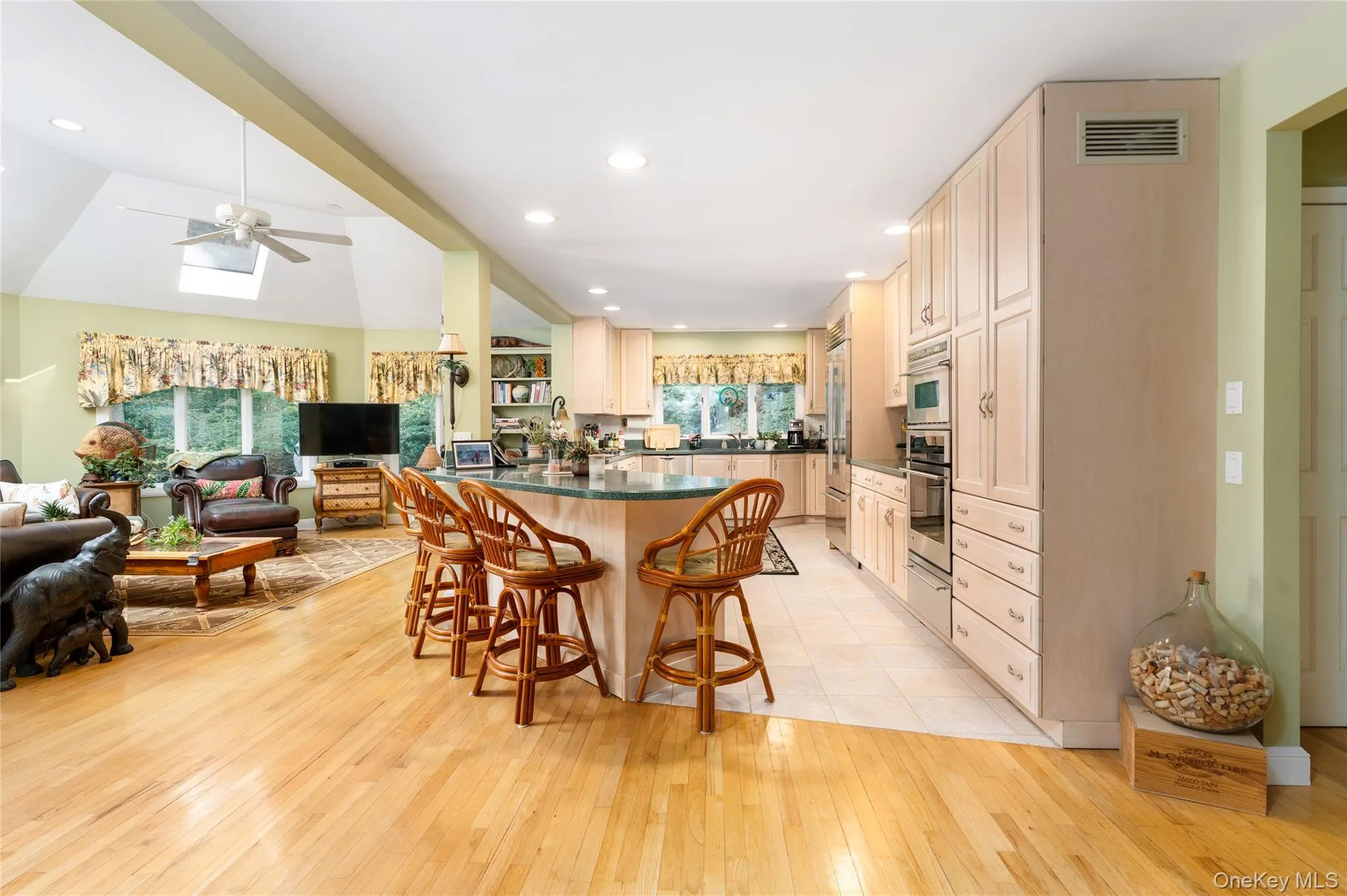 21 Bay Avenue, Southampton, NY, 4 Bedrooms Bedrooms, 8 Rooms Rooms,3 BathroomsBathrooms,Residential,For Rent,Bay,0,1034640 21 Bay Avenue, Southampton, NY, 4 Bedrooms Bedrooms, 8 Rooms Rooms,3 BathroomsBathrooms,Residential,For Rent,Bay,0,1034640