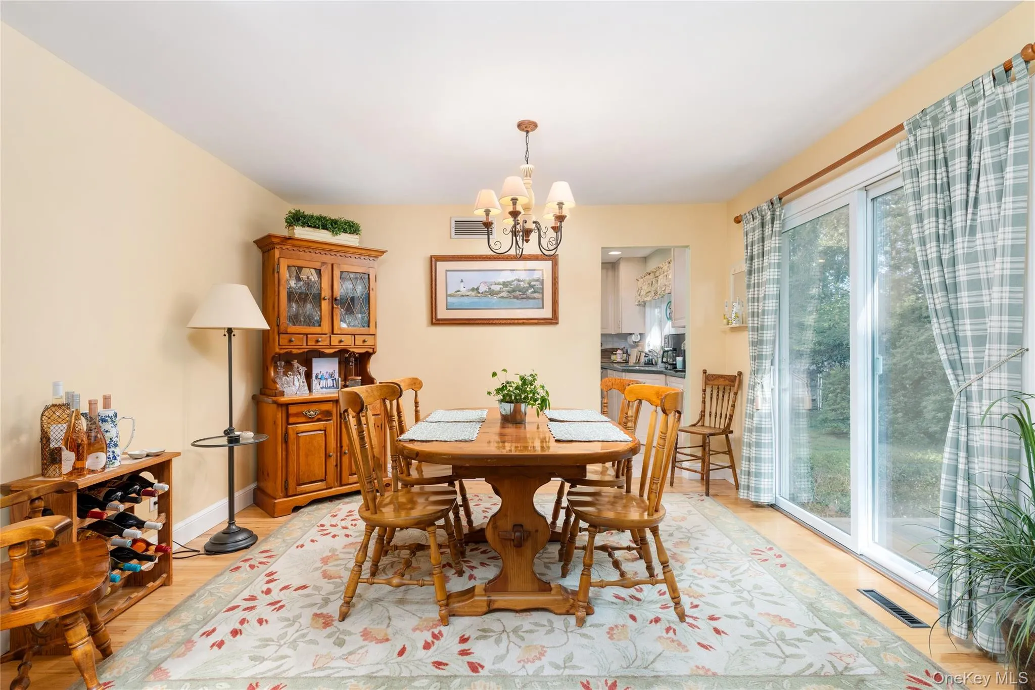 21 Bay Avenue, Southampton, NY, 4 Bedrooms Bedrooms, 8 Rooms Rooms,3 BathroomsBathrooms,Residential,For Rent,Bay,0,1034640 21 Bay Avenue, Southampton, NY, 4 Bedrooms Bedrooms, 8 Rooms Rooms,3 BathroomsBathrooms,Residential,For Rent,Bay,0,1034640
