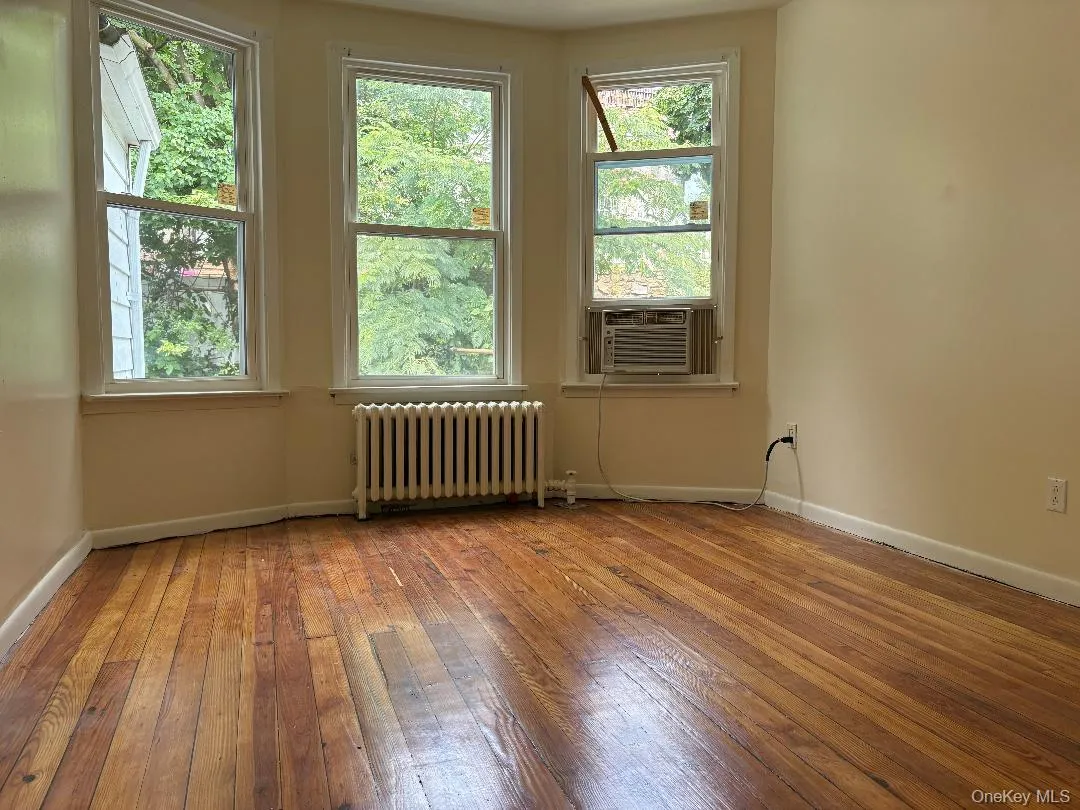 111 Hart Avenue, Yonkers, NY, 2 Bedrooms Bedrooms, 4 Rooms Rooms,1 BathroomBathrooms,Residential Lease,For Rent,Hart,0,1034643 111 Hart Avenue, Yonkers, NY, 2 Bedrooms Bedrooms, 4 Rooms Rooms,1 BathroomBathrooms,Residential Lease,For Rent,Hart,0,1034643