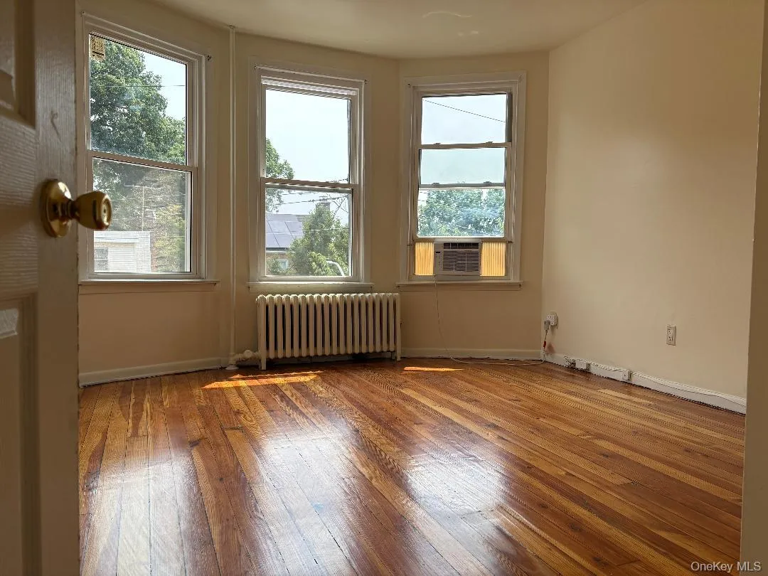 111 Hart Avenue, Yonkers, NY, 2 Bedrooms Bedrooms, 4 Rooms Rooms,1 BathroomBathrooms,Residential Lease,For Rent,Hart,0,1034643 111 Hart Avenue, Yonkers, NY, 2 Bedrooms Bedrooms, 4 Rooms Rooms,1 BathroomBathrooms,Residential Lease,For Rent,Hart,0,1034643