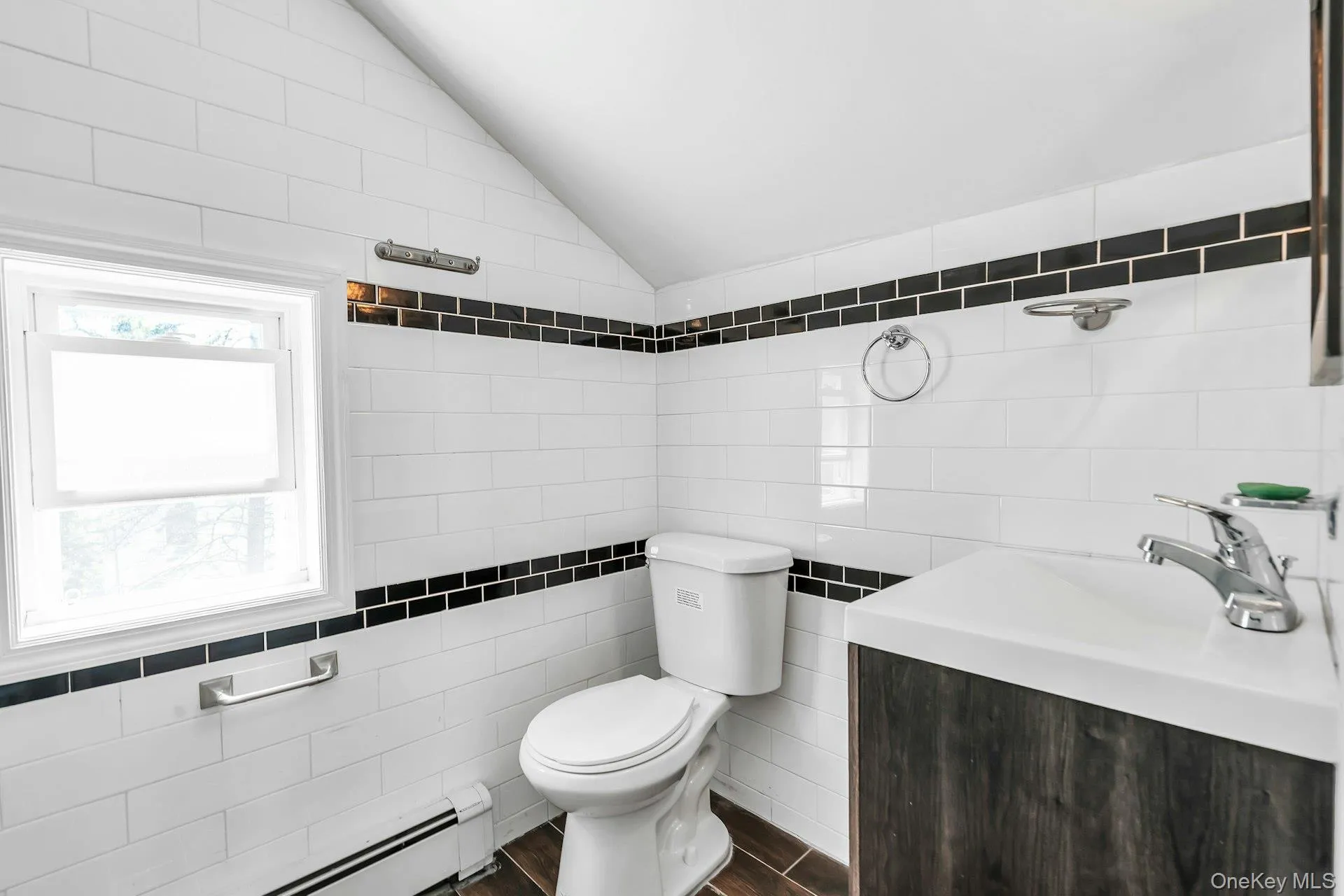36B Avenue A, North Hempstead, NY, 2 Bedrooms Bedrooms, 5 Rooms Rooms,1 BathroomBathrooms,Residential Lease,For Rent,Avenue A,0,1034644 36B Avenue A, North Hempstead, NY, 2 Bedrooms Bedrooms, 5 Rooms Rooms,1 BathroomBathrooms,Residential Lease,For Rent,Avenue A,0,1034644