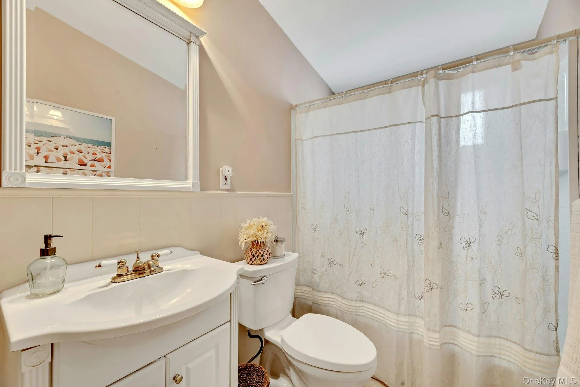 34 Crestwood Lane, Islip, NY, 3 Bedrooms Bedrooms, 8 Rooms Rooms,1 BathroomBathrooms,Residential,For Rent,Crestwood,0,1034658 34 Crestwood Lane, Islip, NY, 3 Bedrooms Bedrooms, 8 Rooms Rooms,1 BathroomBathrooms,Residential,For Rent,Crestwood,0,1034658
