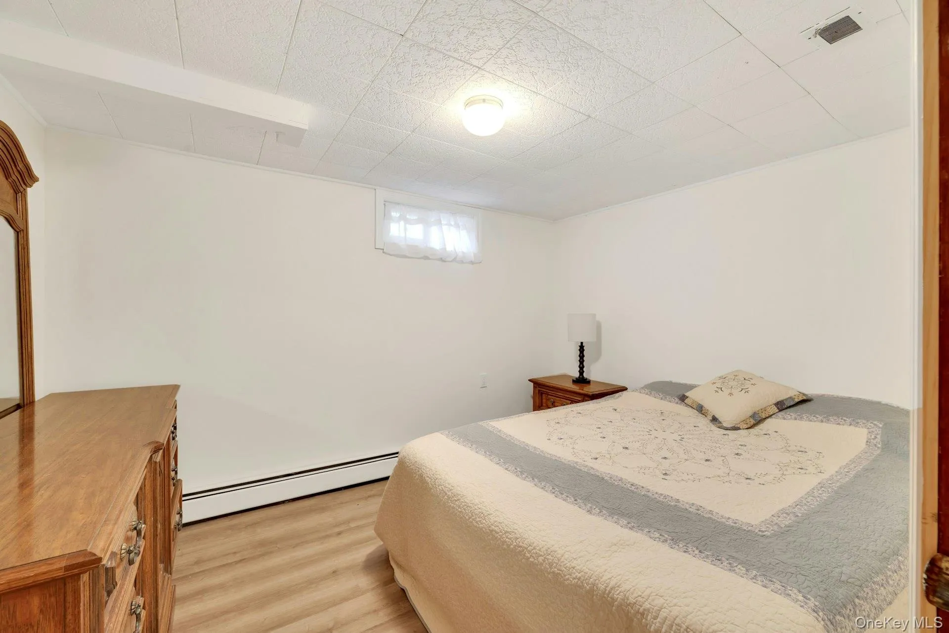 34 Crestwood Lane, Islip, NY, 3 Bedrooms Bedrooms, 8 Rooms Rooms,1 BathroomBathrooms,Residential,For Rent,Crestwood,0,1034658 34 Crestwood Lane, Islip, NY, 3 Bedrooms Bedrooms, 8 Rooms Rooms,1 BathroomBathrooms,Residential,For Rent,Crestwood,0,1034658