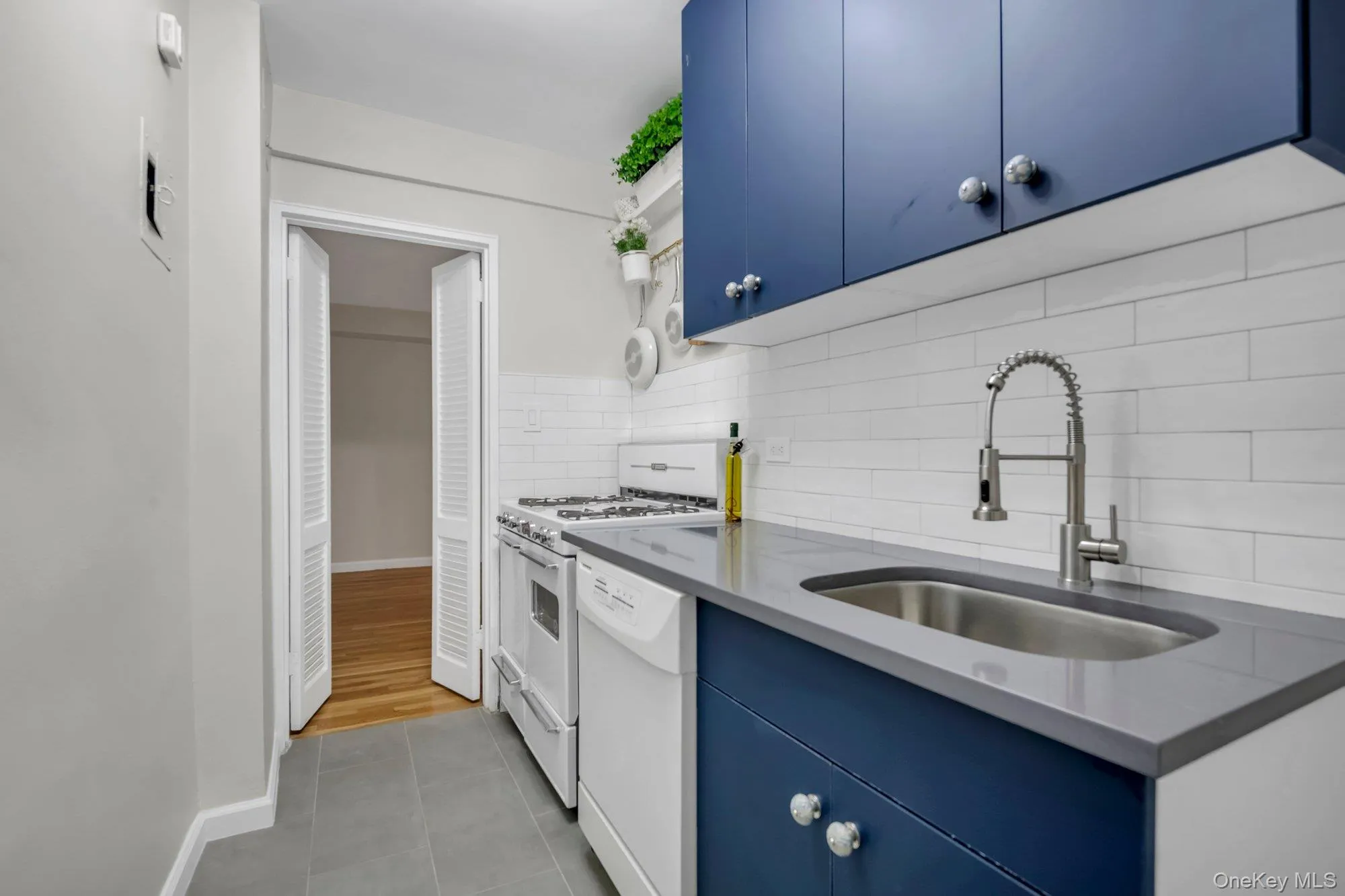 142-05 Roosevelt Avenue, New York, NY, 1 Bedroom Bedrooms, 4 Rooms Rooms,1 BathroomBathrooms,Residential,For Rent,Roosevelt,0,1034660 142-05 Roosevelt Avenue, New York, NY, 1 Bedroom Bedrooms, 4 Rooms Rooms,1 BathroomBathrooms,Residential,For Rent,Roosevelt,0,1034660