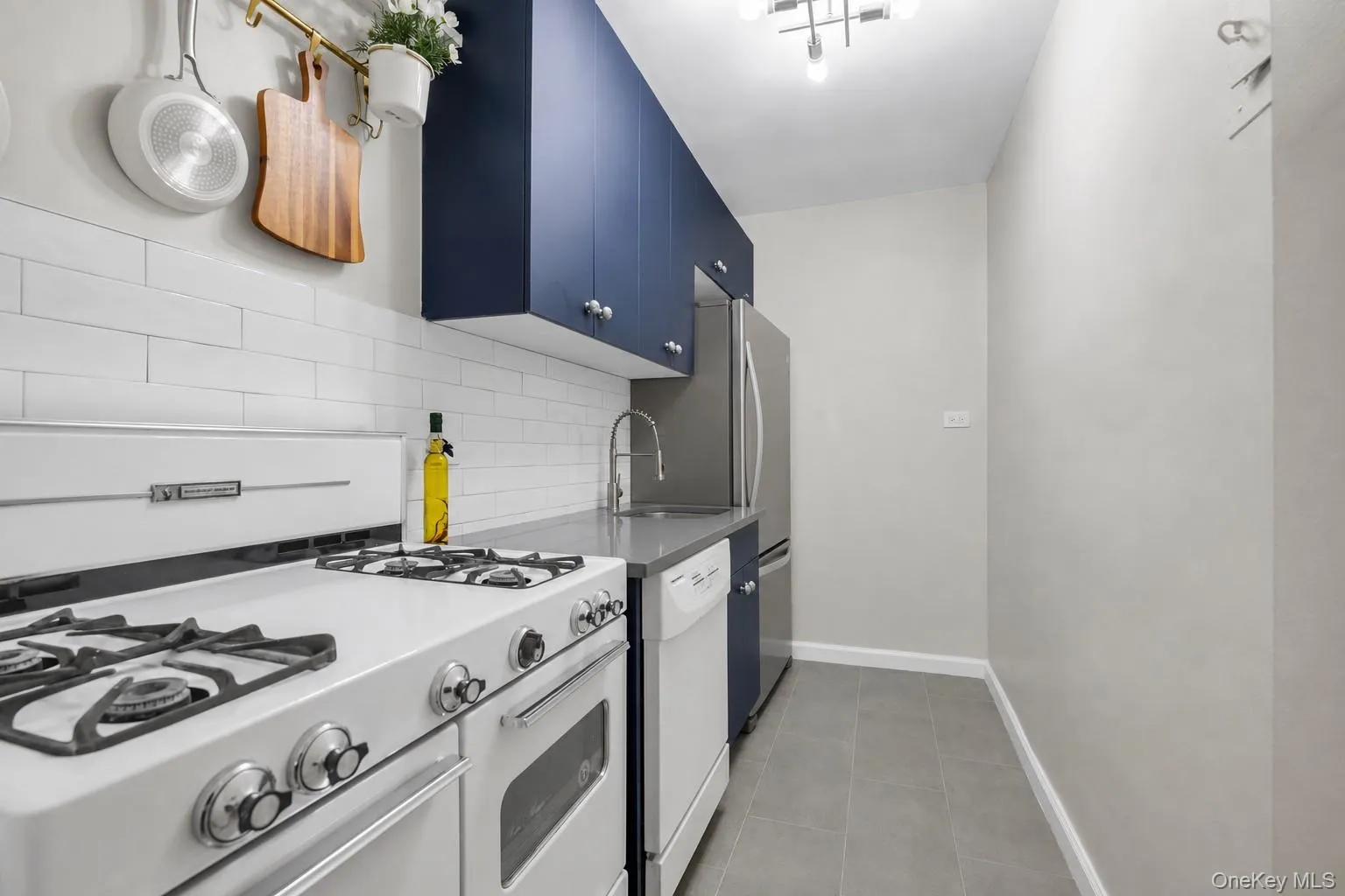 142-05 Roosevelt Avenue, New York, NY, 1 Bedroom Bedrooms, 4 Rooms Rooms,1 BathroomBathrooms,Residential,For Rent,Roosevelt,0,1034660 142-05 Roosevelt Avenue, New York, NY, 1 Bedroom Bedrooms, 4 Rooms Rooms,1 BathroomBathrooms,Residential,For Rent,Roosevelt,0,1034660