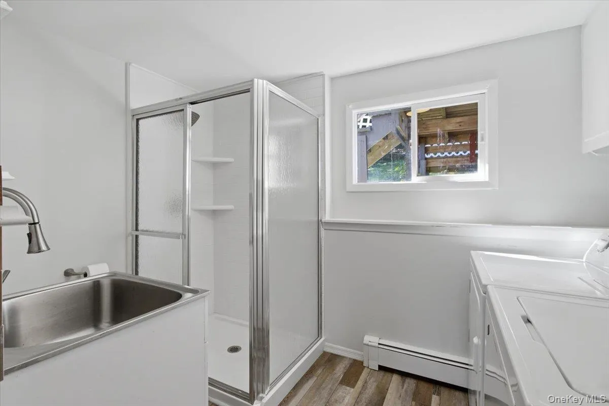 Lower level full bath Lower level full bath