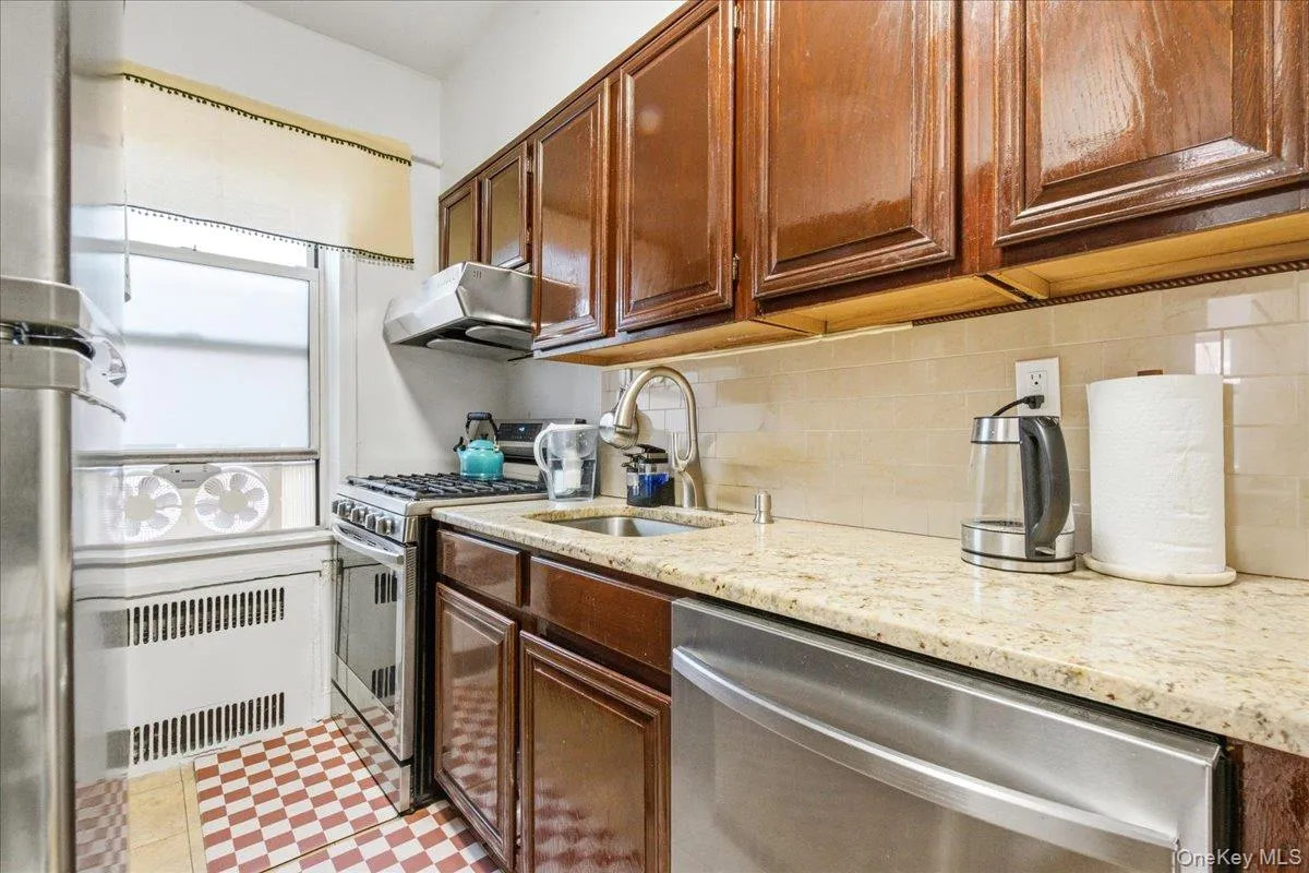 110-35 72nd Road, New York, NY, 2 Bedrooms Bedrooms, 5 Rooms Rooms,1 BathroomBathrooms,Residential,For Rent,72nd,0,1034666 110-35 72nd Road, New York, NY, 2 Bedrooms Bedrooms, 5 Rooms Rooms,1 BathroomBathrooms,Residential,For Rent,72nd,0,1034666