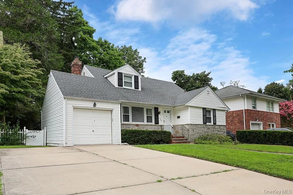 242 Clinton Road, Hempstead, NY, 4 Bedrooms Bedrooms, 6 Rooms Rooms,2 BathroomsBathrooms,Residential Lease,For Rent,Clinton,0,1034669 242 Clinton Road, Hempstead, NY, 4 Bedrooms Bedrooms, 6 Rooms Rooms,2 BathroomsBathrooms,Residential Lease,For Rent,Clinton,0,1034669