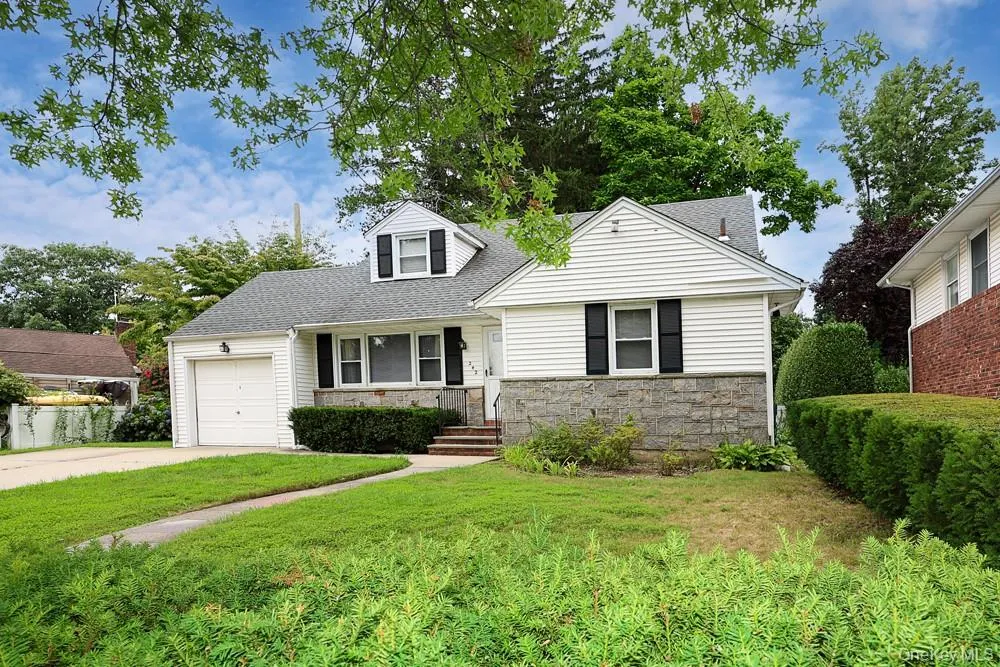 242 Clinton Road, Hempstead, NY, 4 Bedrooms Bedrooms, 6 Rooms Rooms,2 BathroomsBathrooms,Residential Lease,For Rent,Clinton,0,1034669 242 Clinton Road, Hempstead, NY, 4 Bedrooms Bedrooms, 6 Rooms Rooms,2 BathroomsBathrooms,Residential Lease,For Rent,Clinton,0,1034669