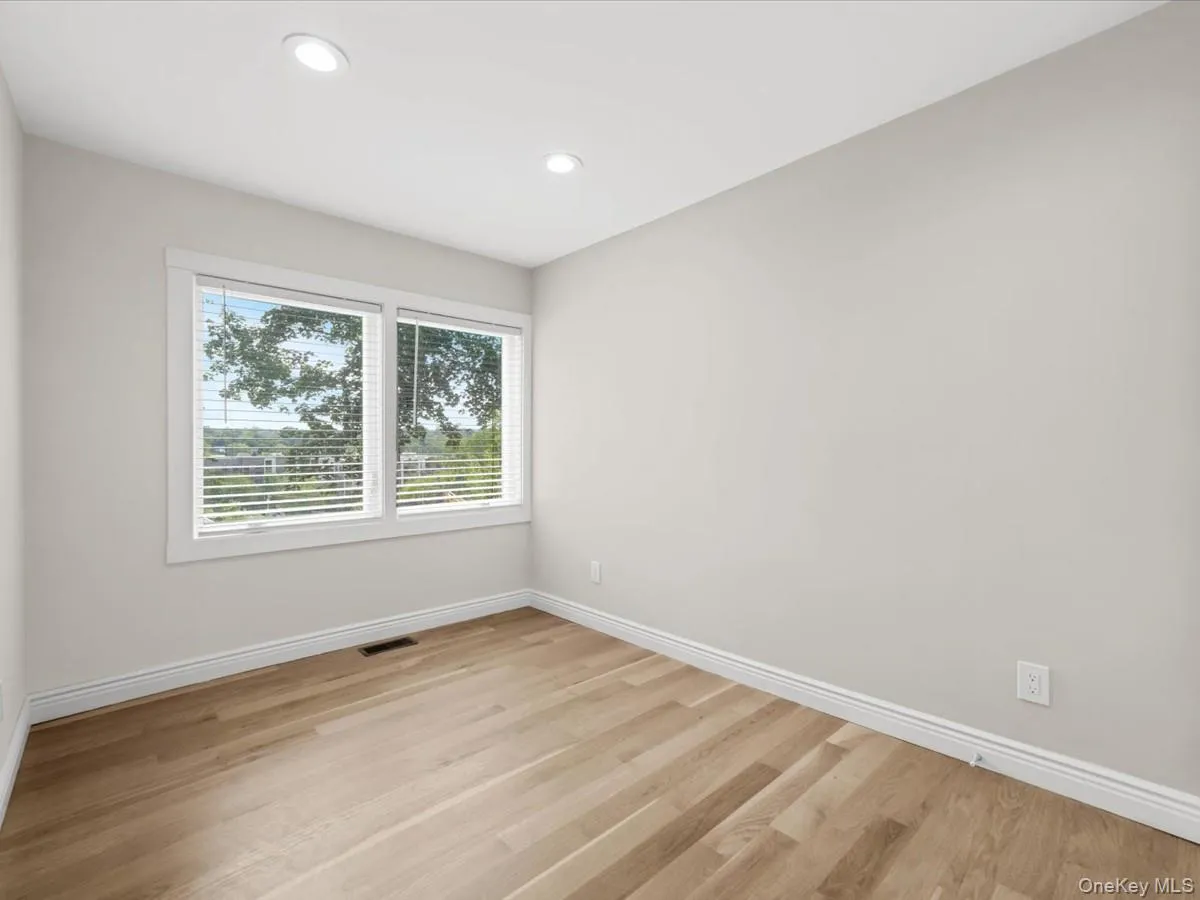 10 Terrace Road, North Hempstead, NY, 5 Bedrooms Bedrooms, 8 Rooms Rooms,4 BathroomsBathrooms,Residential,For Rent,Terrace,0,1034680 10 Terrace Road, North Hempstead, NY, 5 Bedrooms Bedrooms, 8 Rooms Rooms,4 BathroomsBathrooms,Residential,For Rent,Terrace,0,1034680